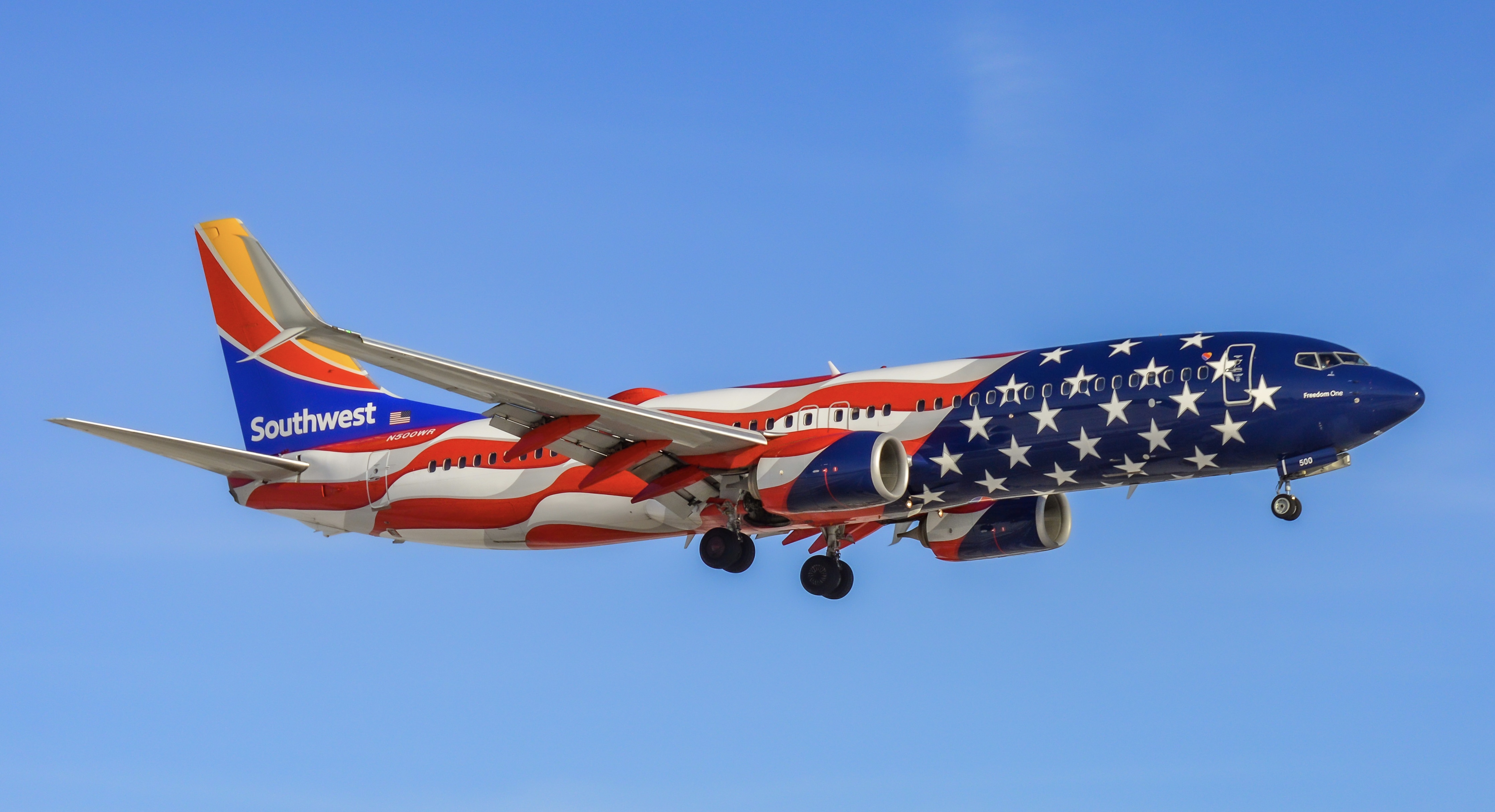 Full size: Southwest Airlines Boeing 737-800 N500WR at General Mitchell International Airport