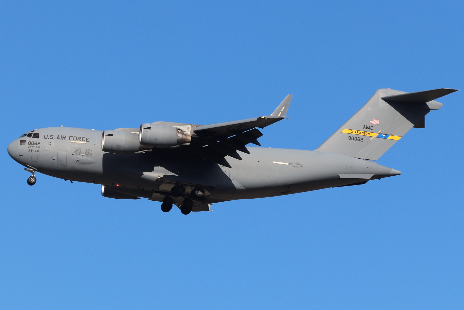 Full size: USAF - United States Air Force Boeing C-17 Globemaster III 99-0062 at New York Stewart International Airport