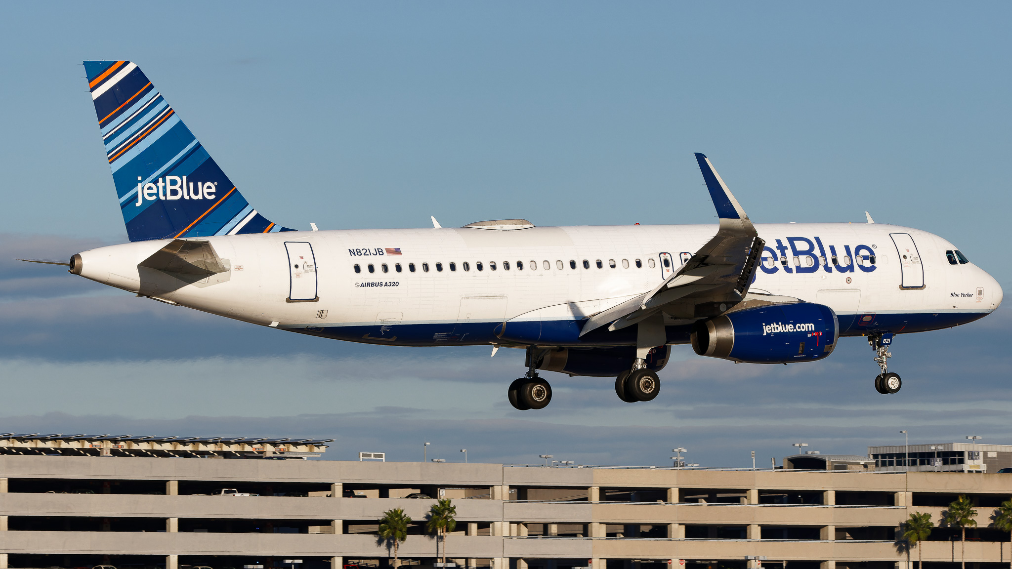 Full size: JetBlue Airways Airbus A320 N821JB at Tampa International Airport