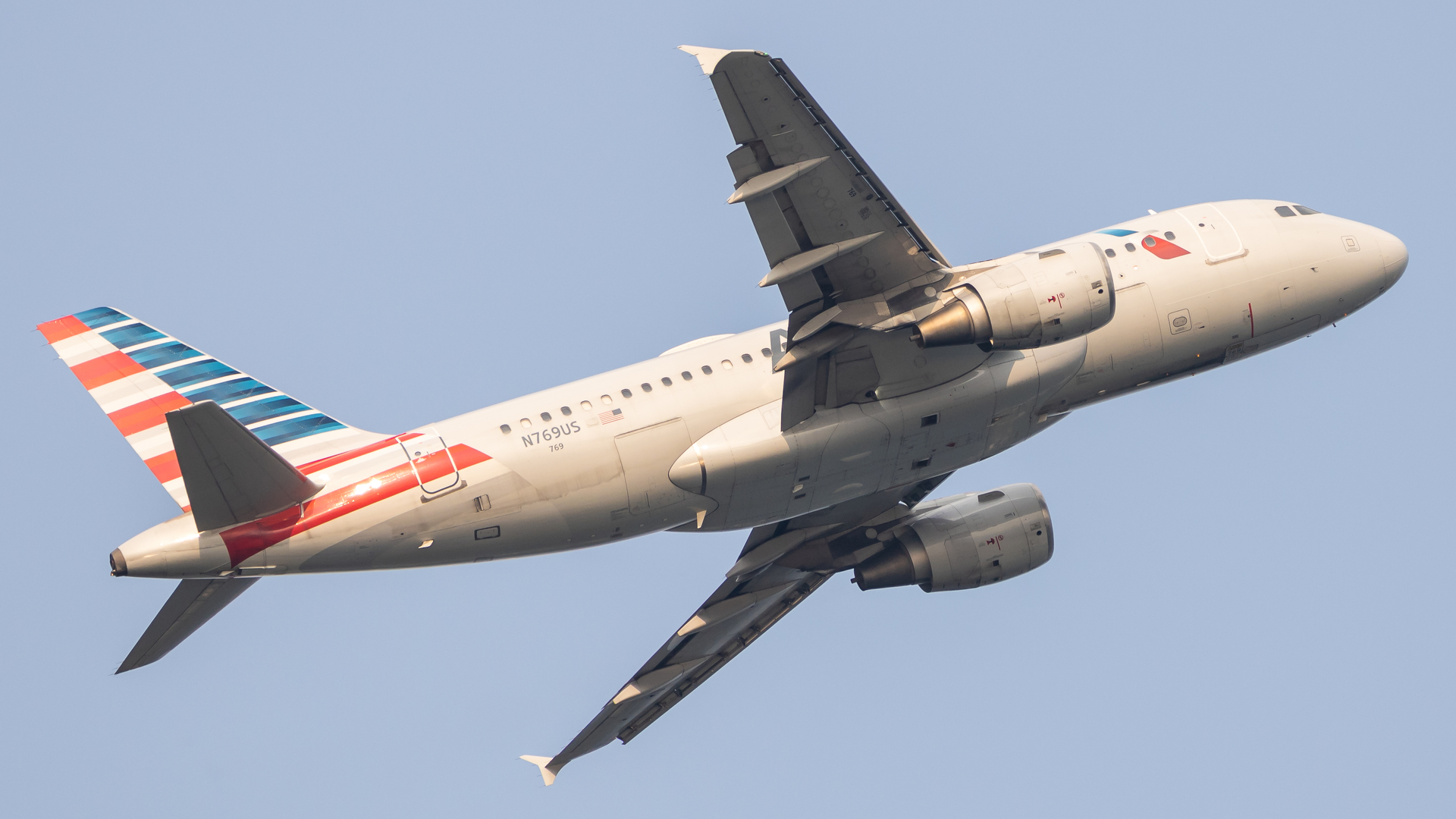 Full size: American Airlines Airbus A319 N769US at Ronald Reagan National Airport