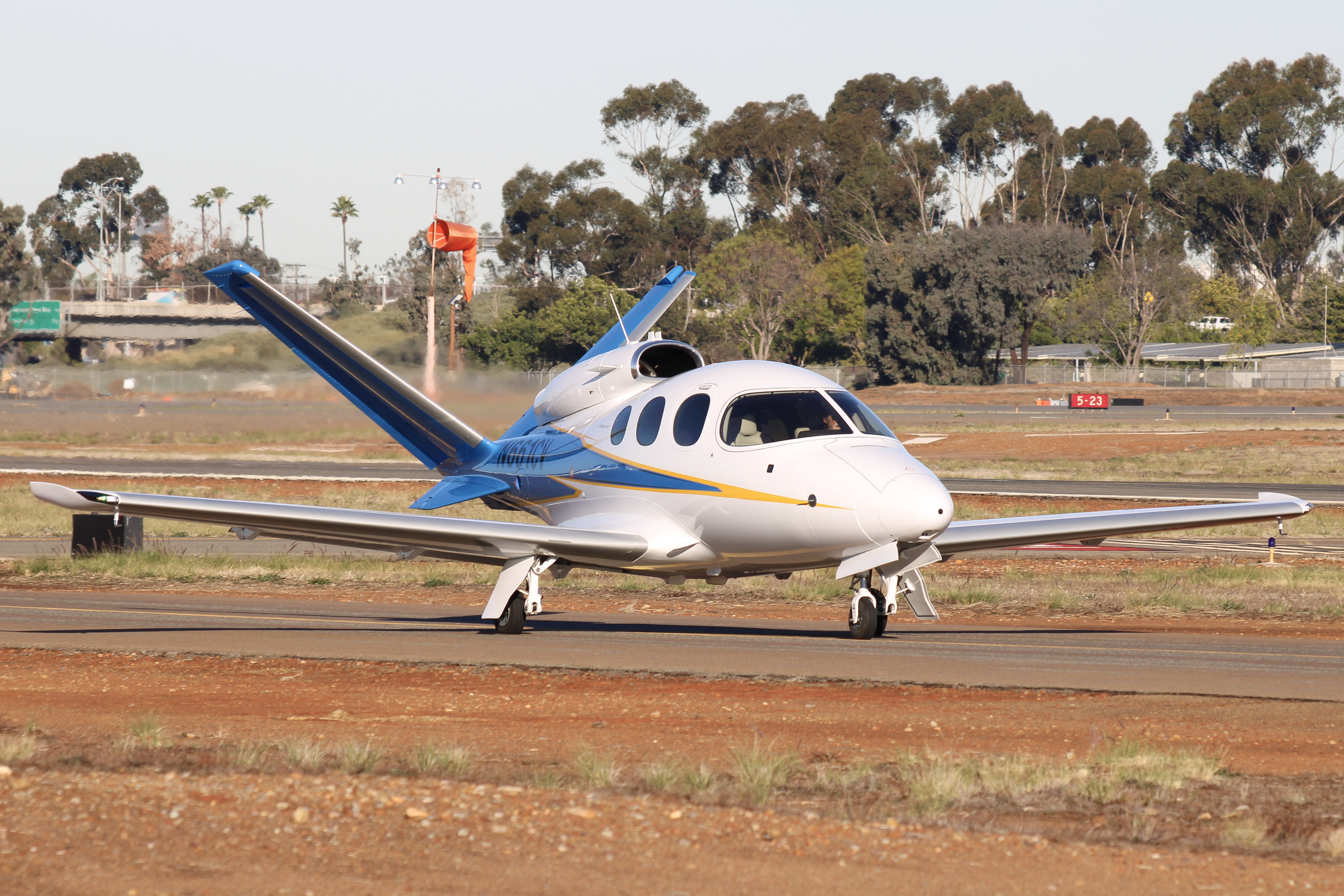Full size: Fast Forward Aviation Cirrus SF50 Vision Jet N661CV at Montgomery-Gibbs Executive Airport