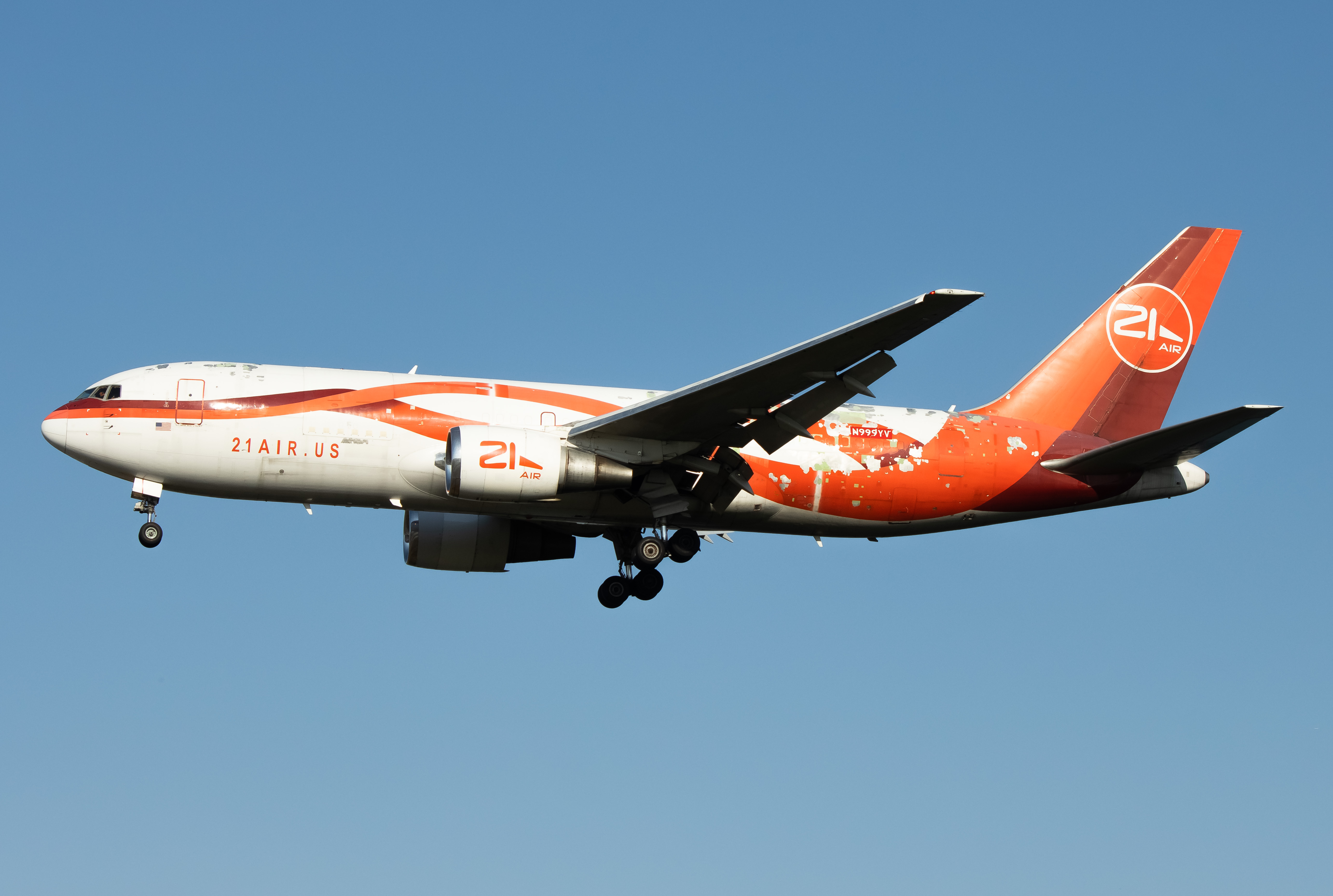 Full size: 21 Air Boeing 767-200F N999YV at Orlando International Airport