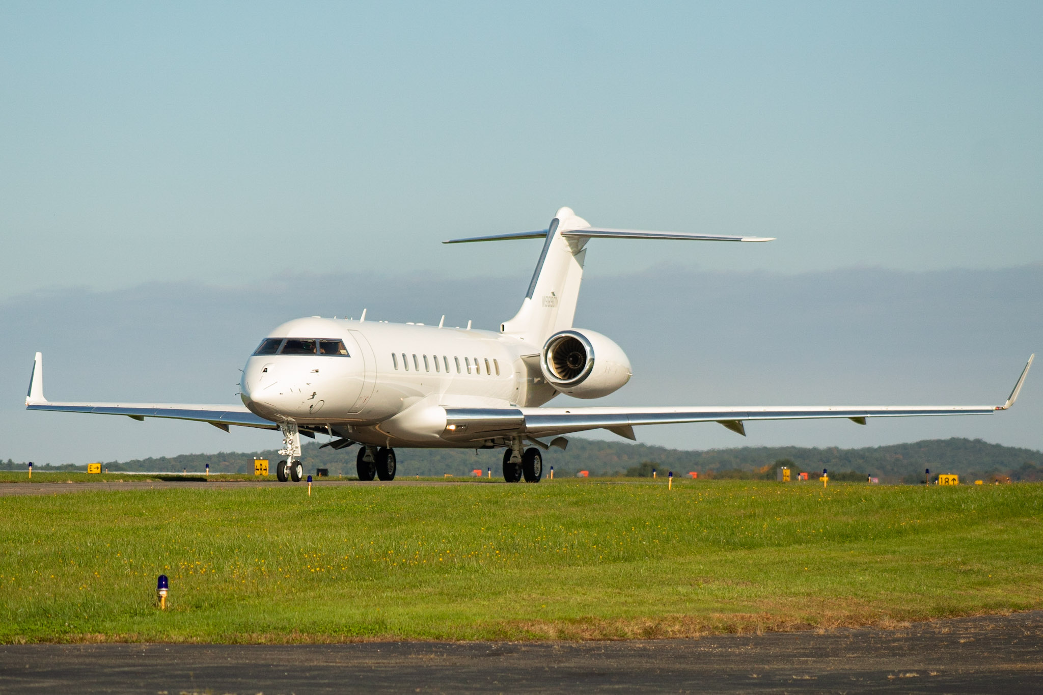 Full size: PRIVATE Bombardier Global 5000 N989DM at Oxford Waterbury Airport