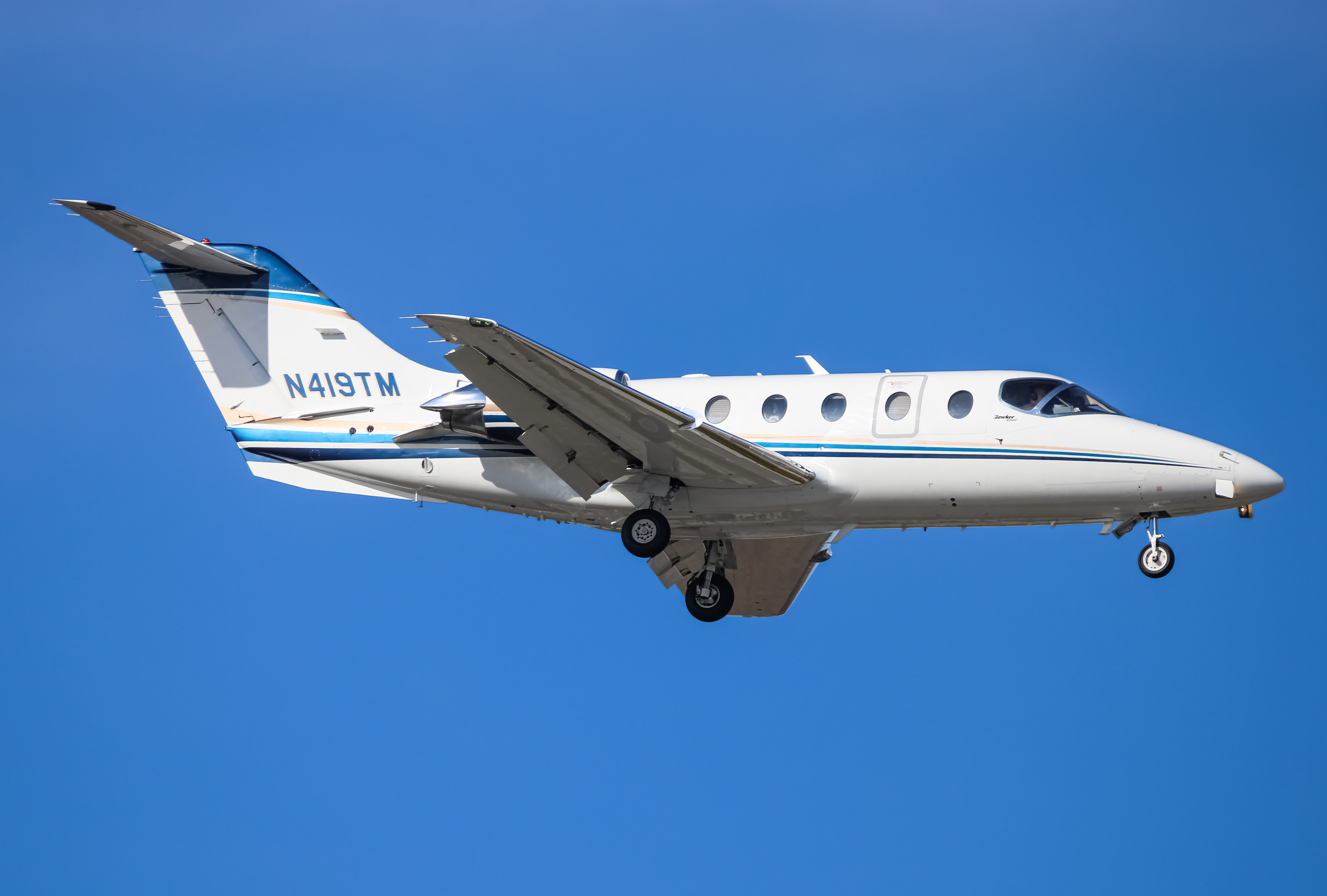 Full size: PRIVATE Hawker Beechcraft 400XP N419TM at Baltimore/Washington International Thurgood Marshall Airport