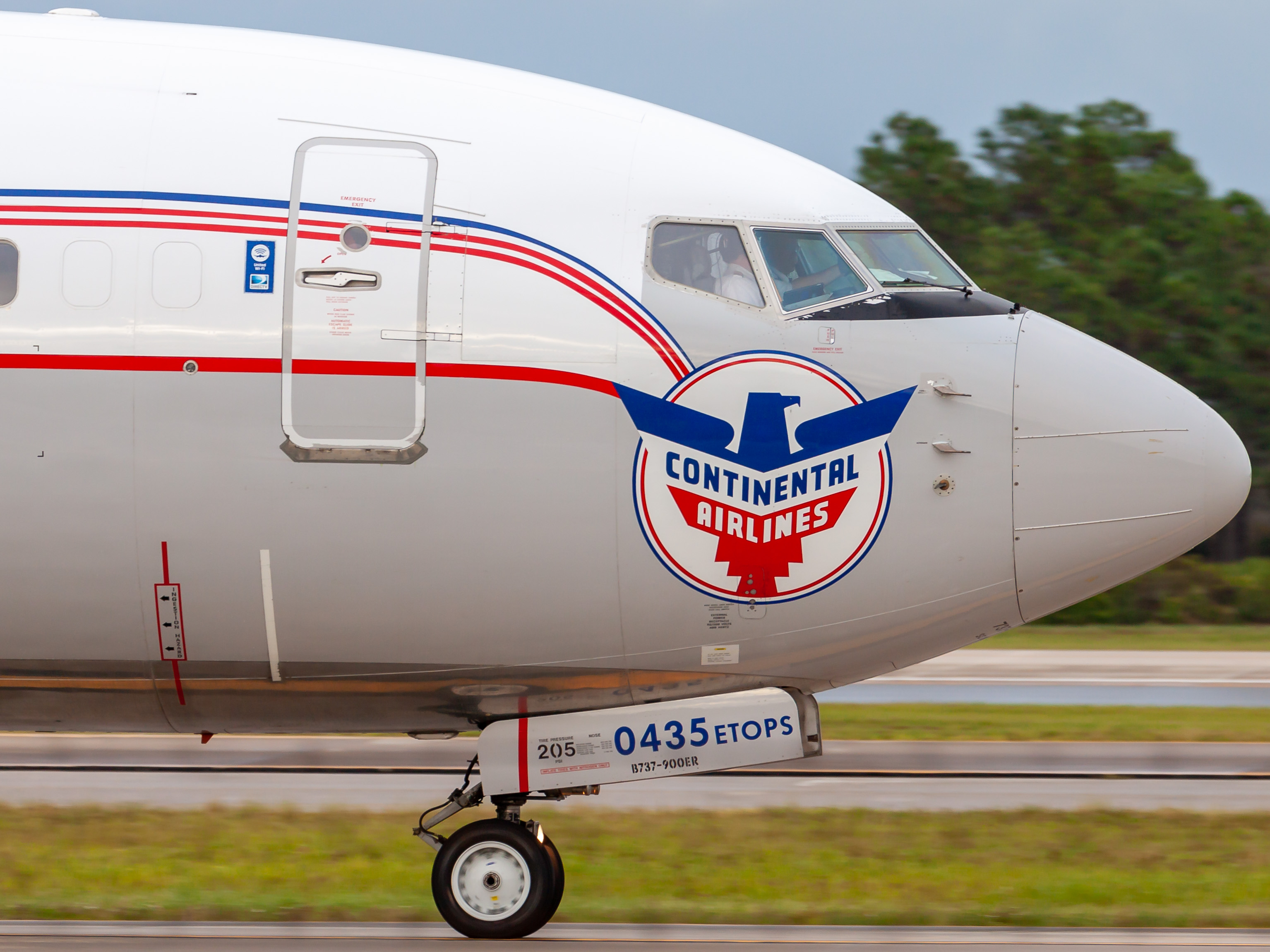 Full size: United Airlines Boeing 737-900ER N75435 at Orlando International Airport