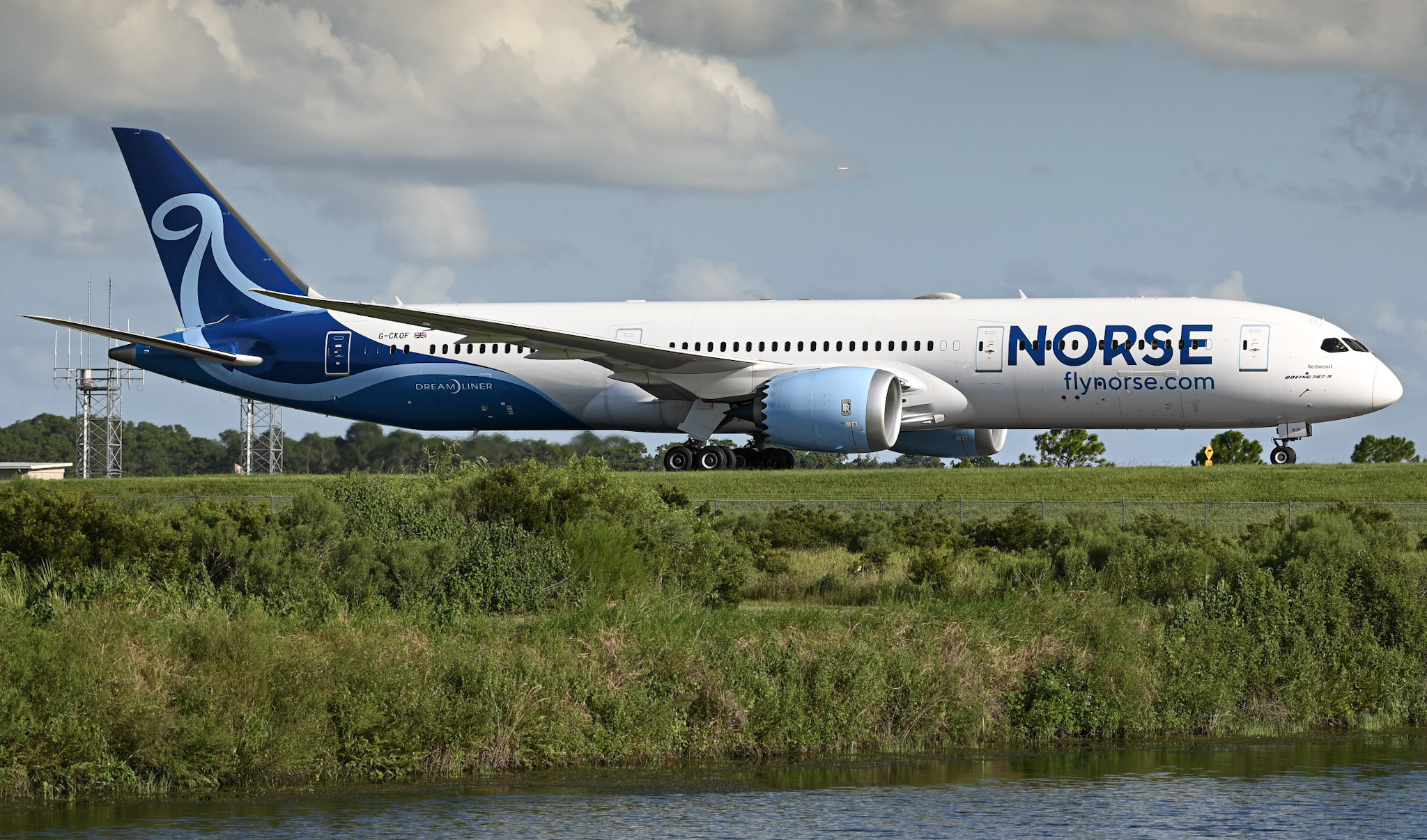 Full size: Norse Airways Boeing 787-9 G-CKOF at Orlando International Airport