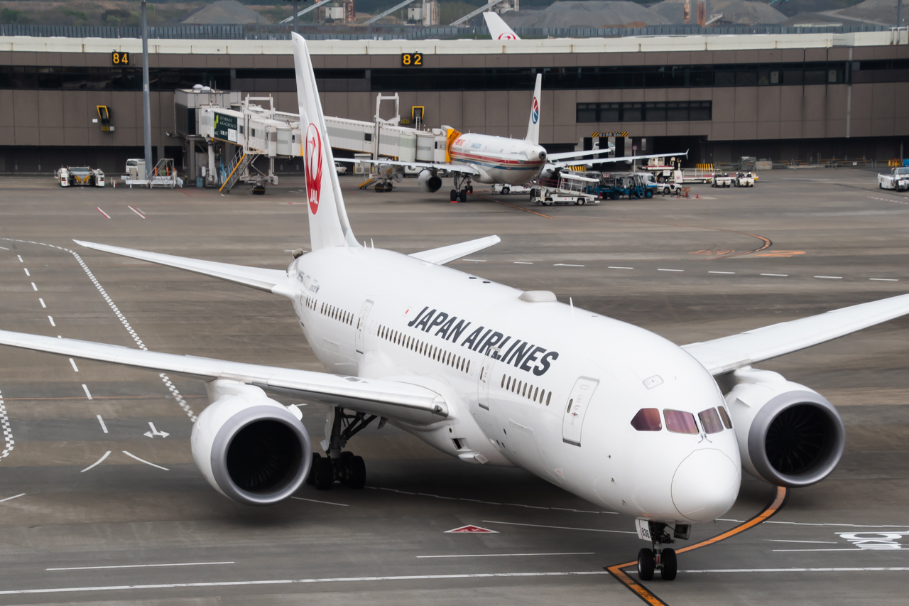 Full size: Japan Airlines Boeing 787-8 JA836J at Tokyo-Narita International Airport