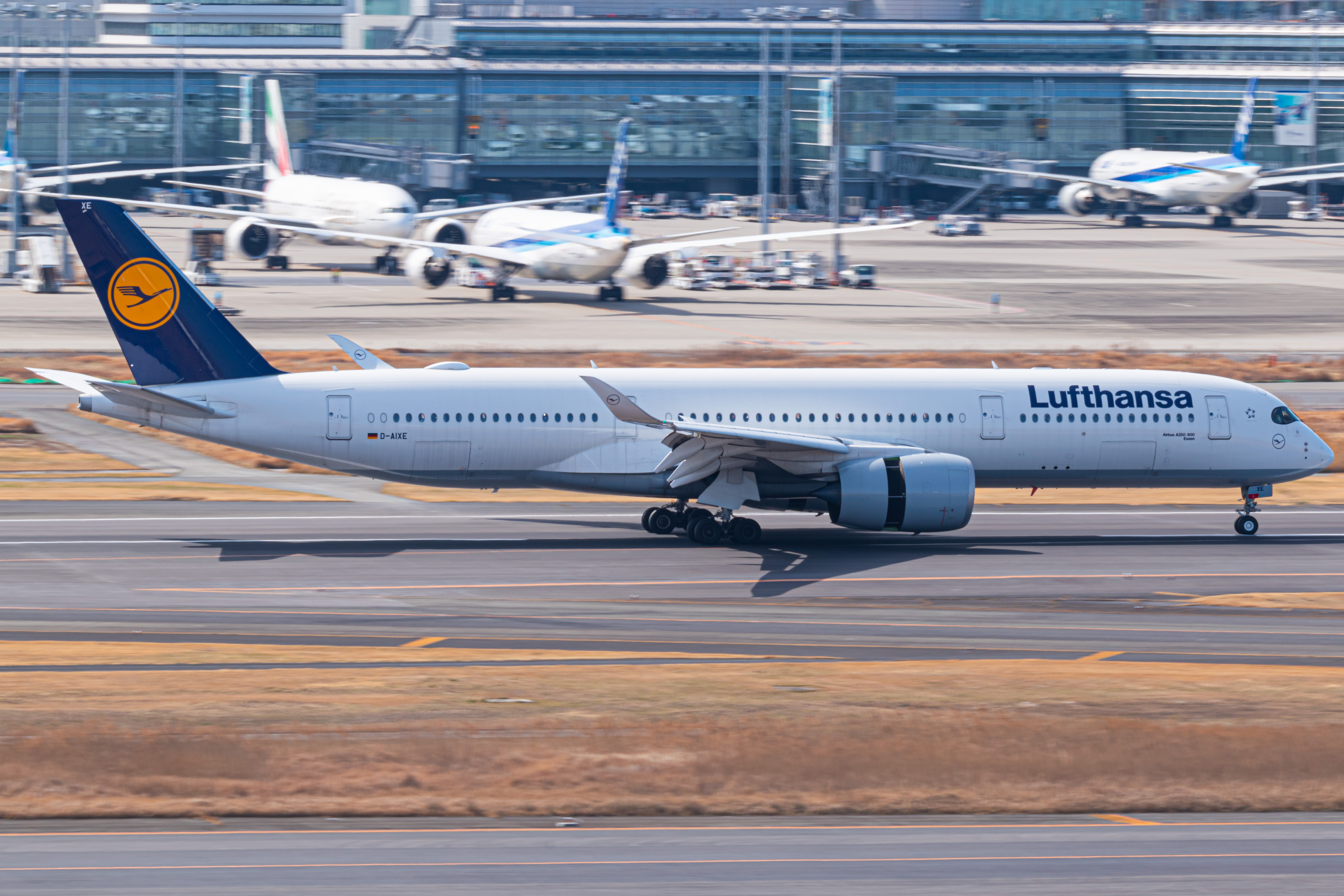 Full size: Lufthansa Airbus A350-900 D-AIXE at Tokyo-Haneda Airport