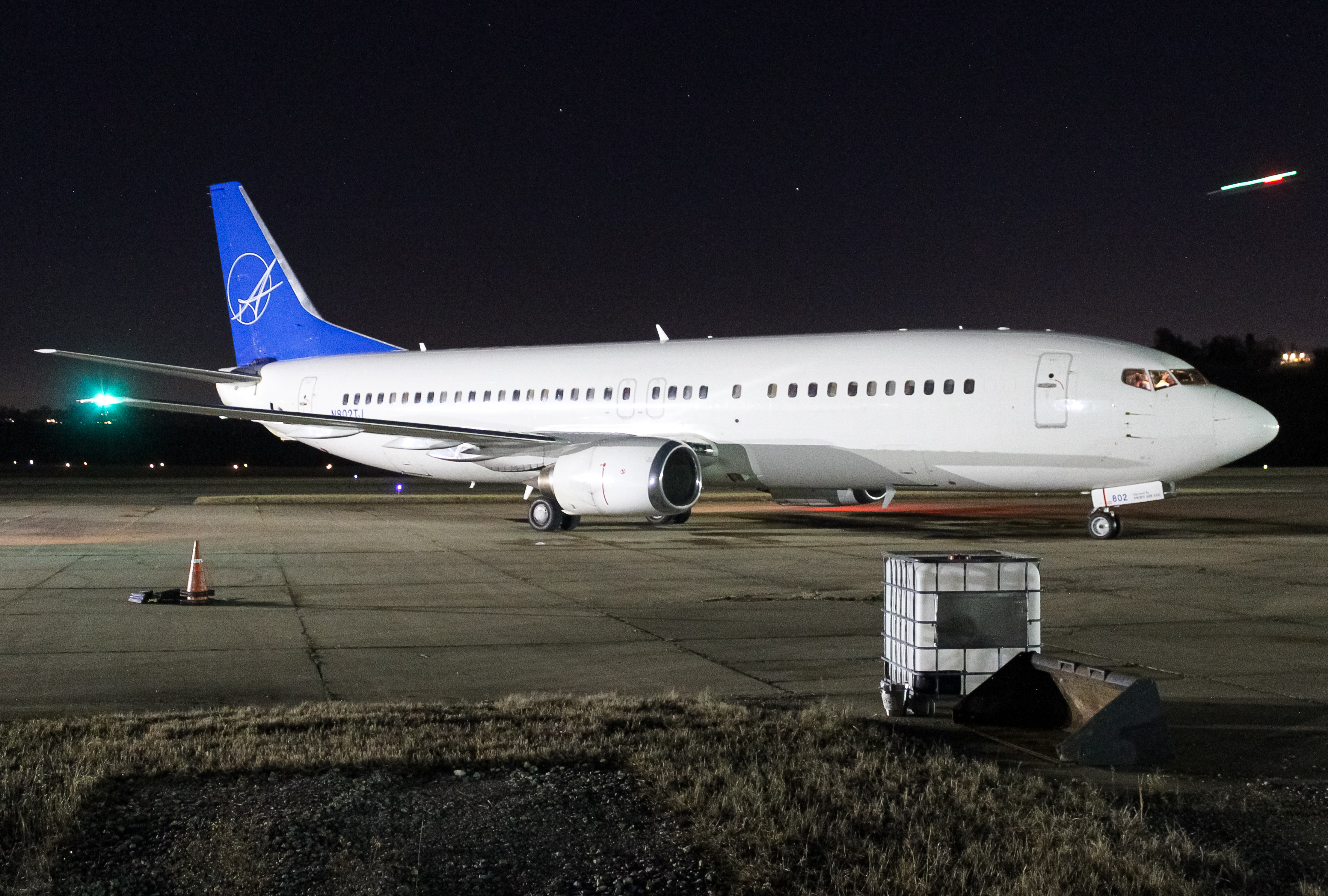 Full size: iAero Airways Boeing 737-4B7 N802TJ at Cincinnati Municipal Airport/Lunken Field