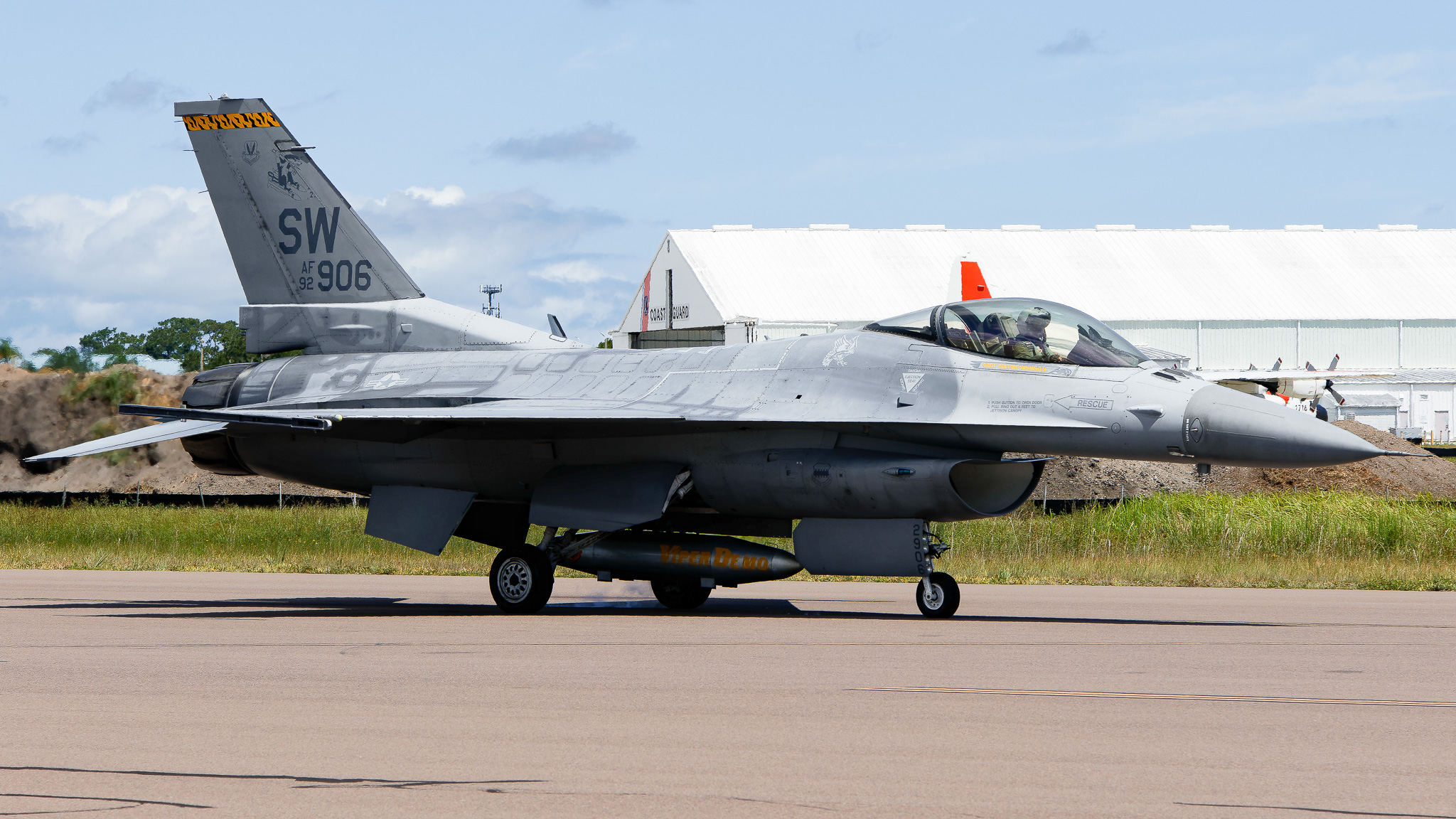 Full size: USAF - United States Air Force General Dynamics F-16 Fighting Falcon 92-3906 at St. Petersburg Clearwater International Airport