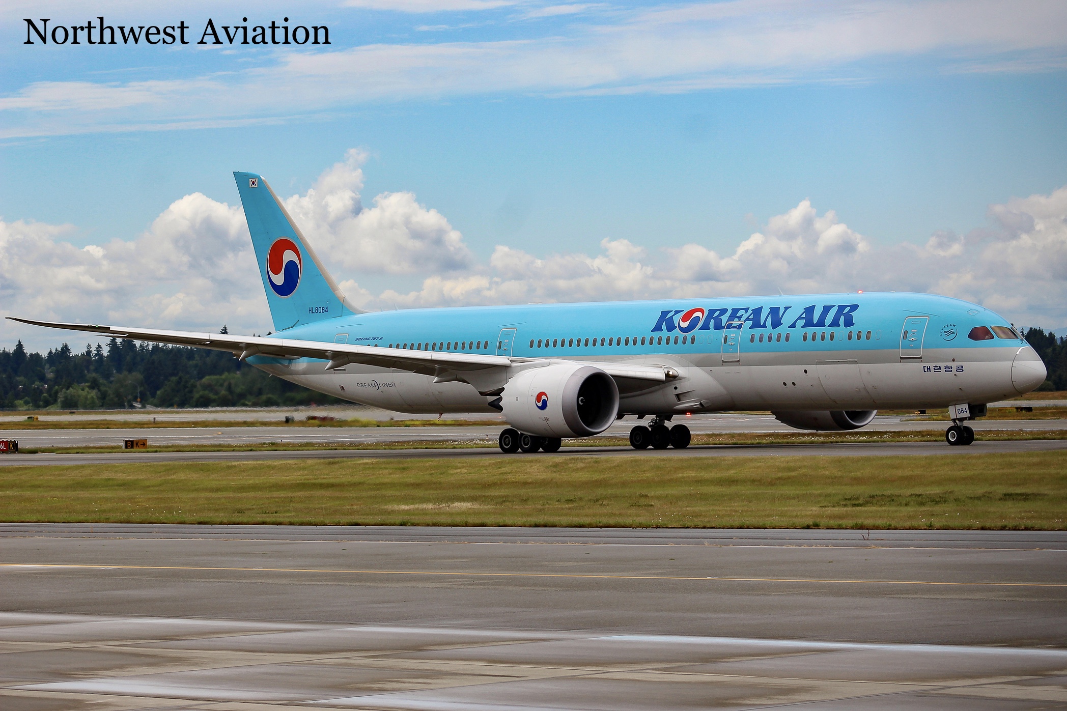 Full size: Korean Air Boeing 787-9 HL8084 at Seattle-Tacoma International Airport