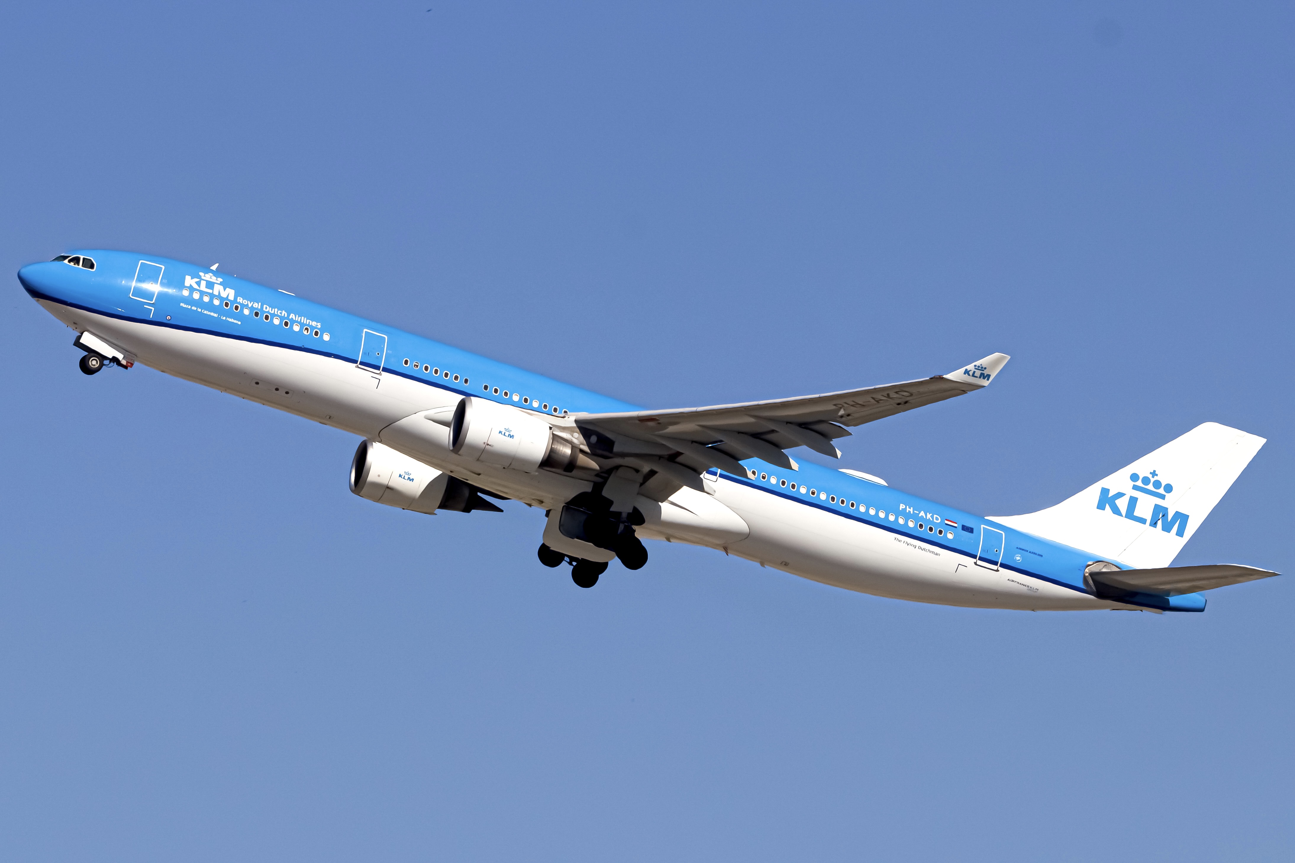 Full size: KLM Airbus A330-300 PH-AKD at Houston-George Bush Intercontinental Airport