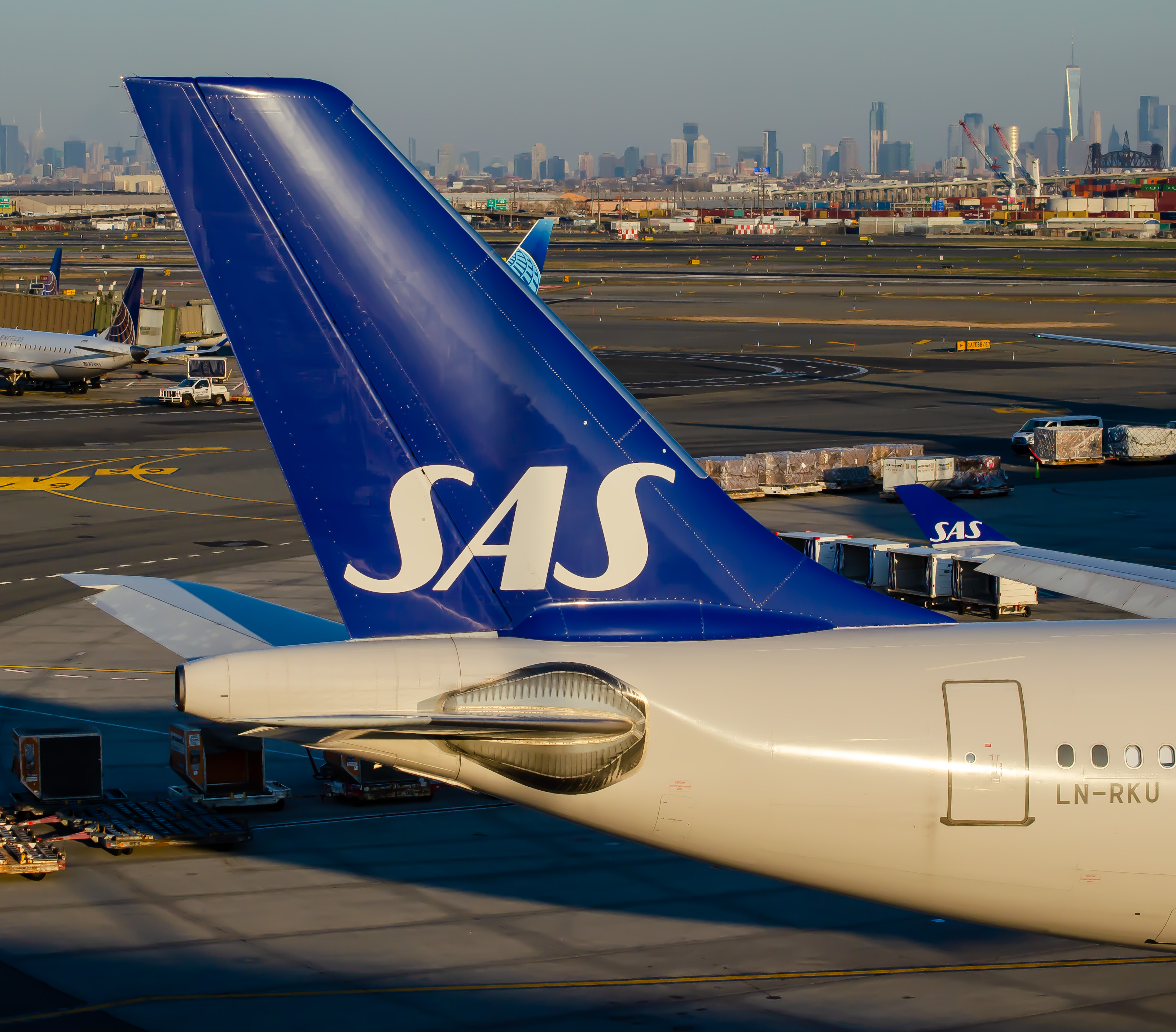 Full size: SAS Airbus A330-300 LN-RKU  at Newark Liberty International Airport