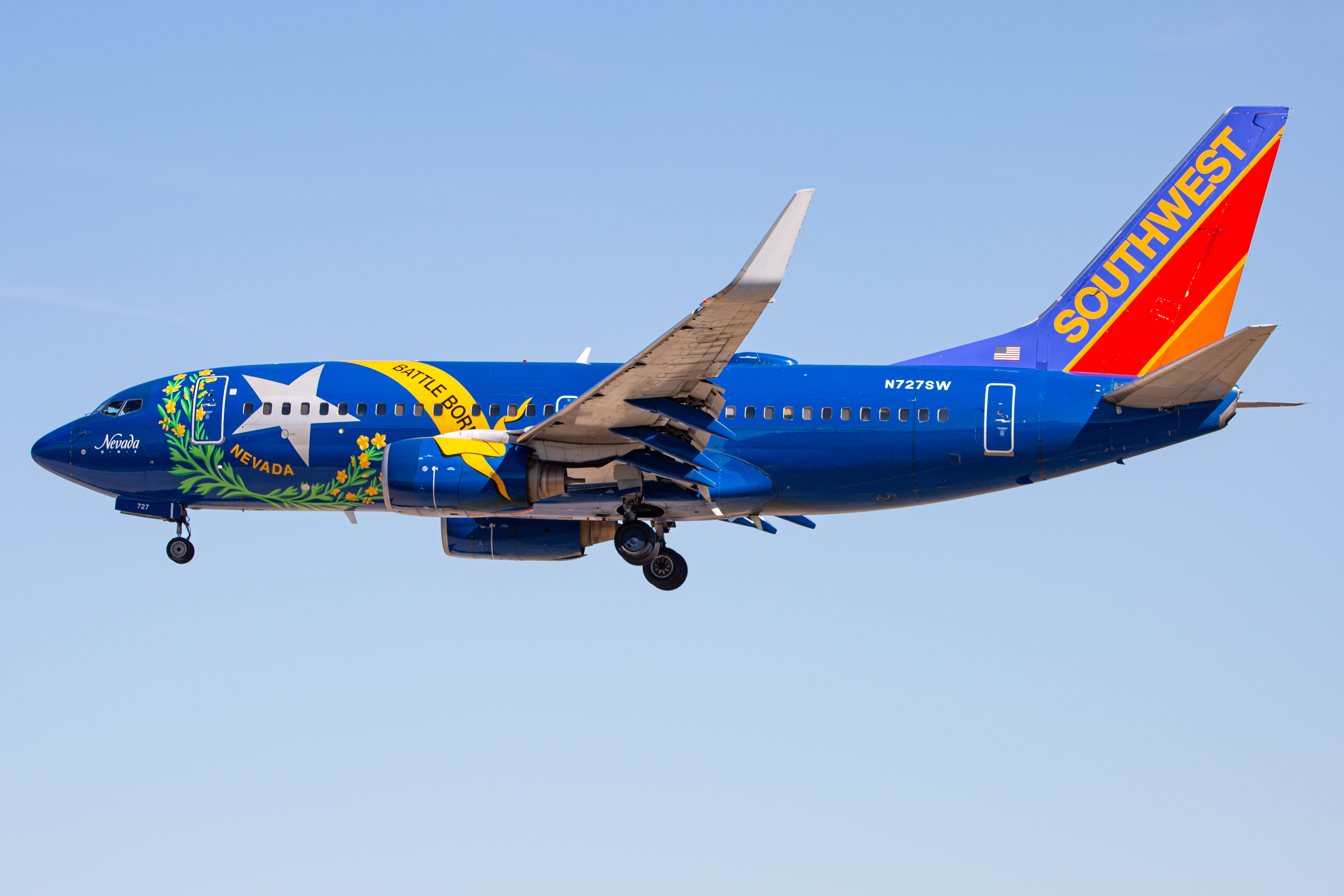 Full size: Southwest Airlines Boeing 737-700 N727SW at Baltimore/Washington International Thurgood Marshall Airport