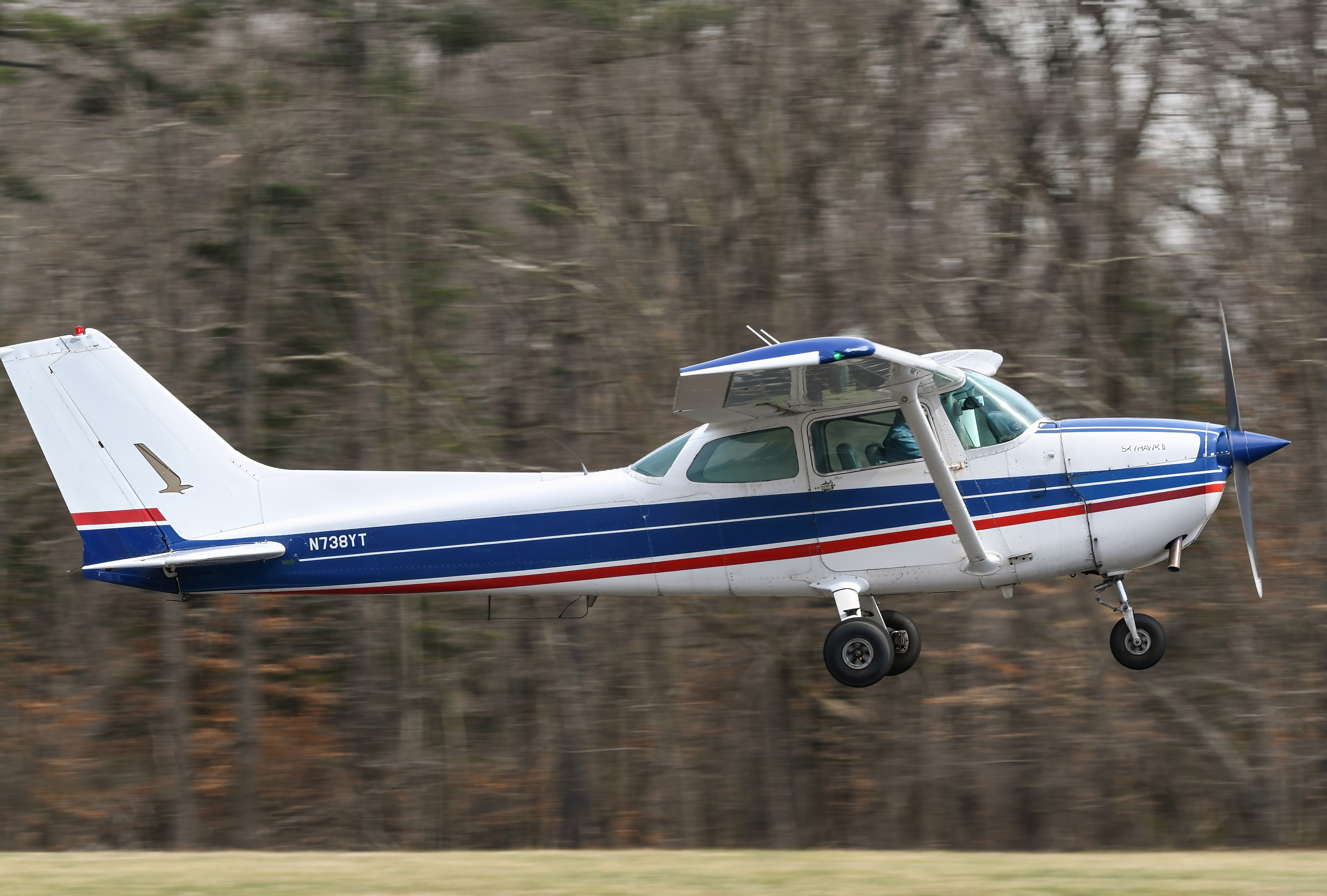 Full size: PRIVATE Cessna 172 N738YT at Flying W Airport