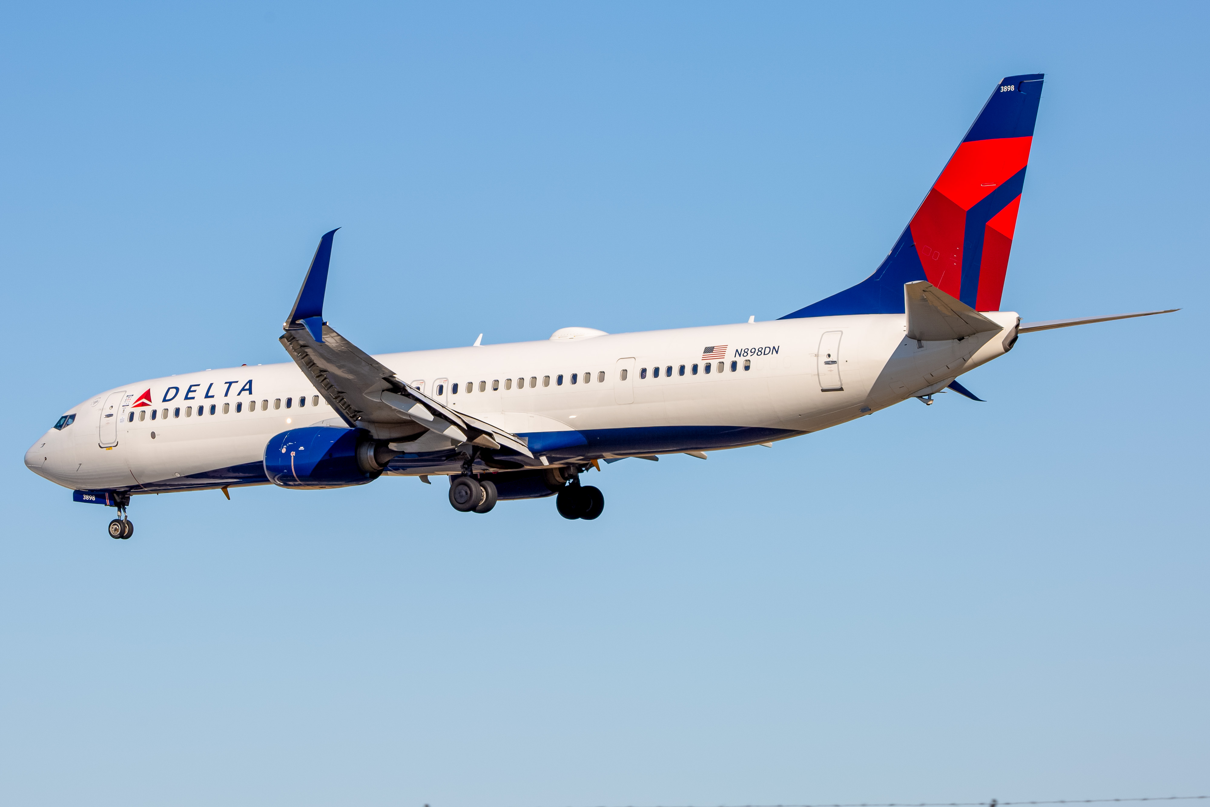 Full size: Delta Airlines Boeing 737-900ER N898DN at Baltimore/Washington International Thurgood Marshall Airport