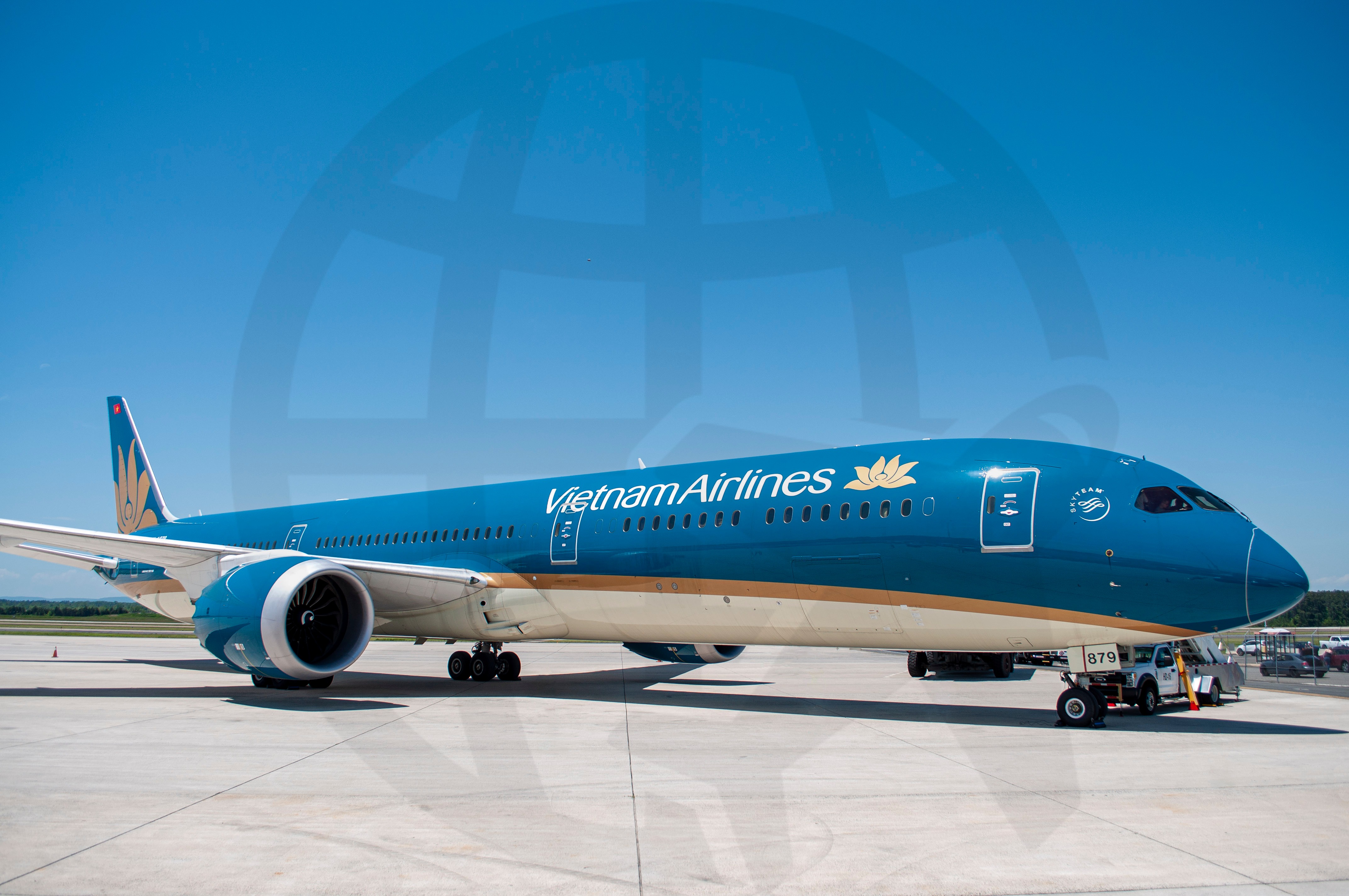 Full size: Vietnam Airways Boeing 787-10 VN-A879 at Washington Dulles International Airport