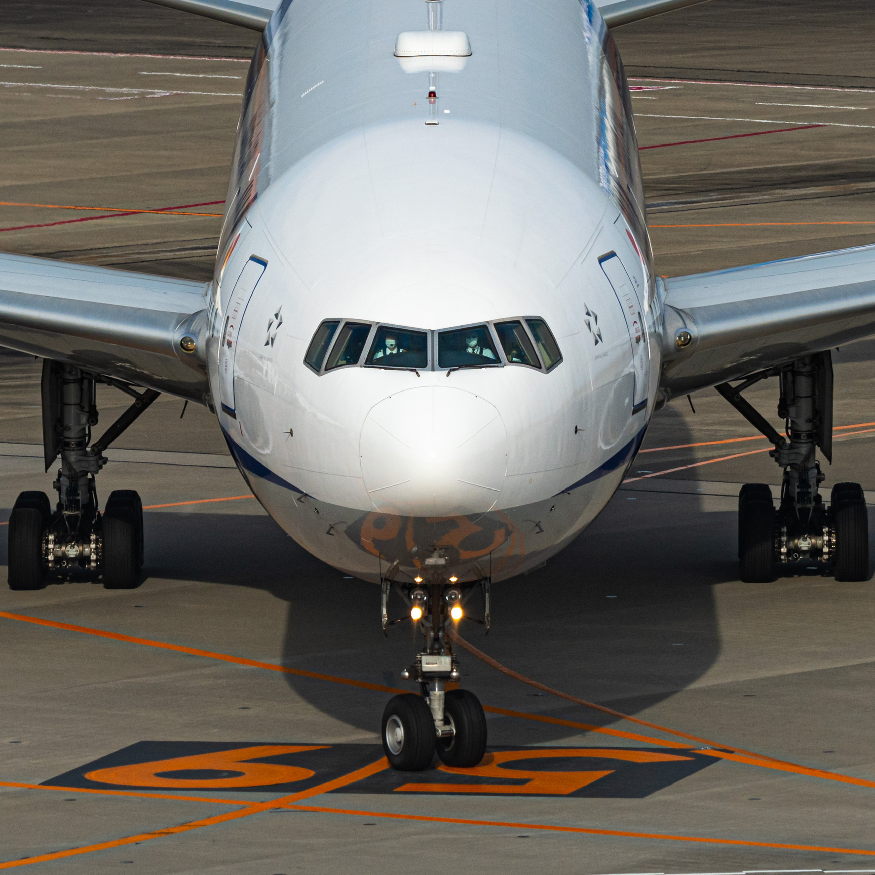 Full size: All Nippon Airways Boeing 777-200ER JA742A at Tokyo-Haneda Airport