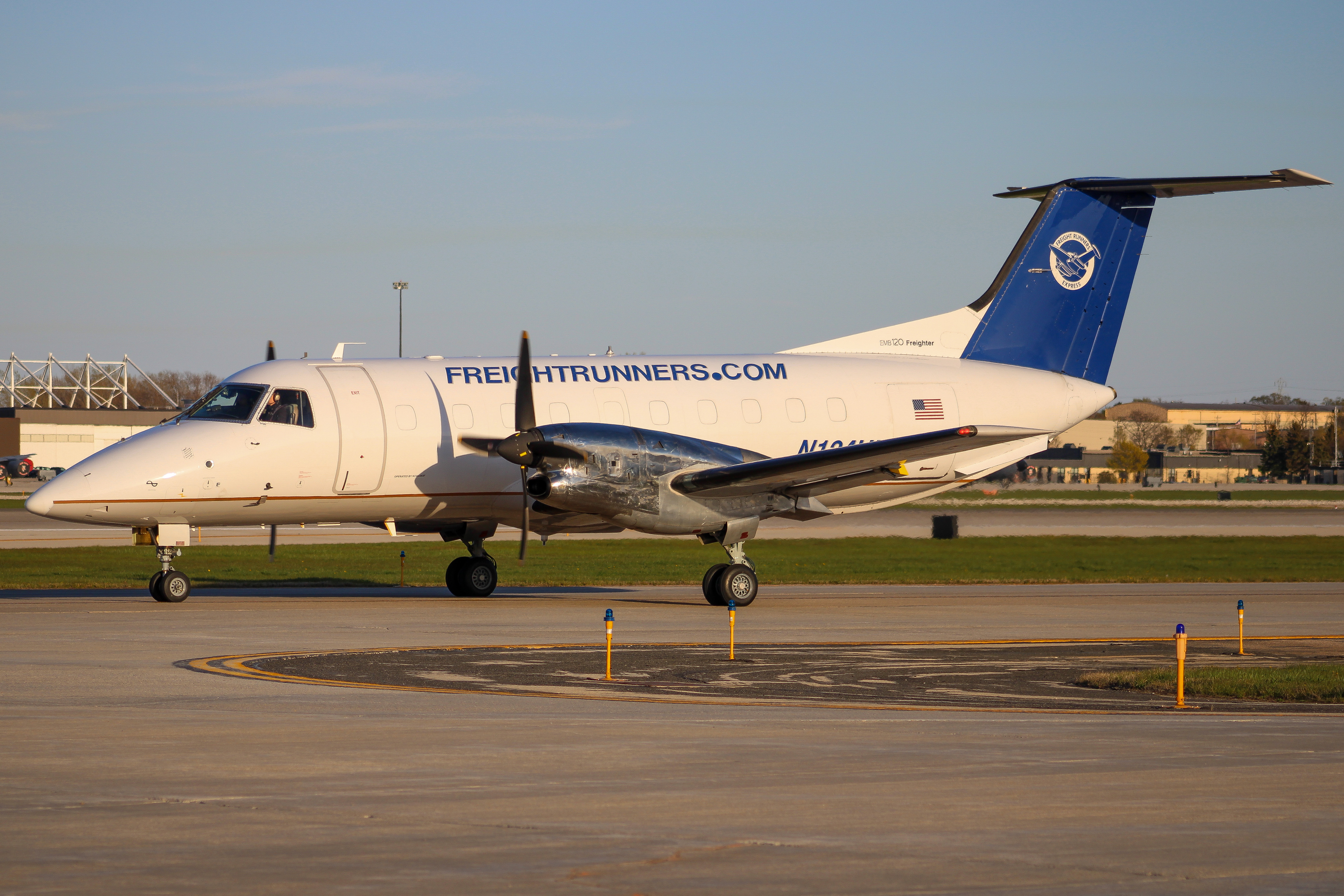Full size: Freight Runners Express Embraer EMB-120 N124HL at General Mitchell International Airport