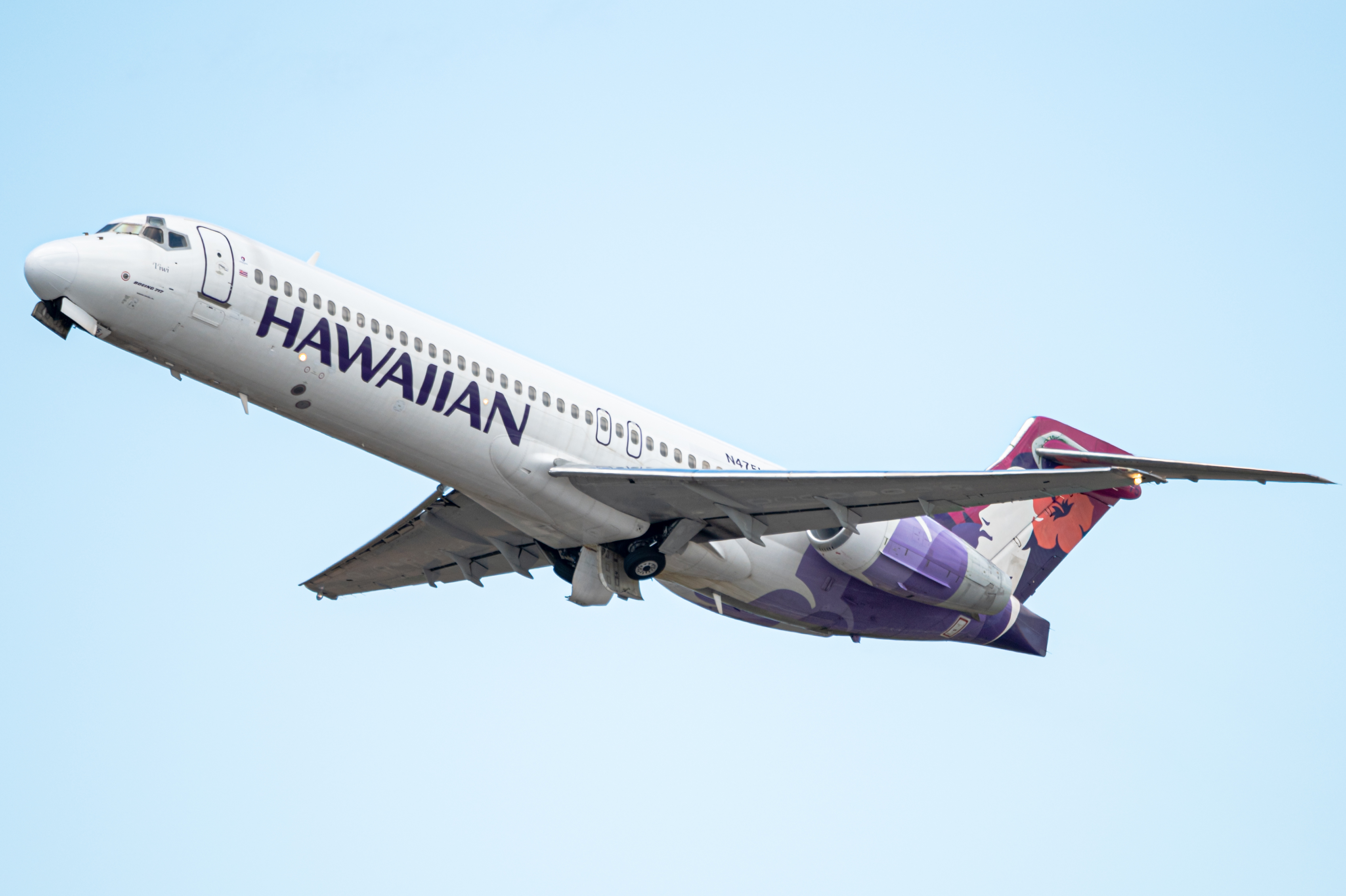 Full size: Hawaiian Airlines Boeing 717-200 N475HA at Daniel K Inouye International Airport
