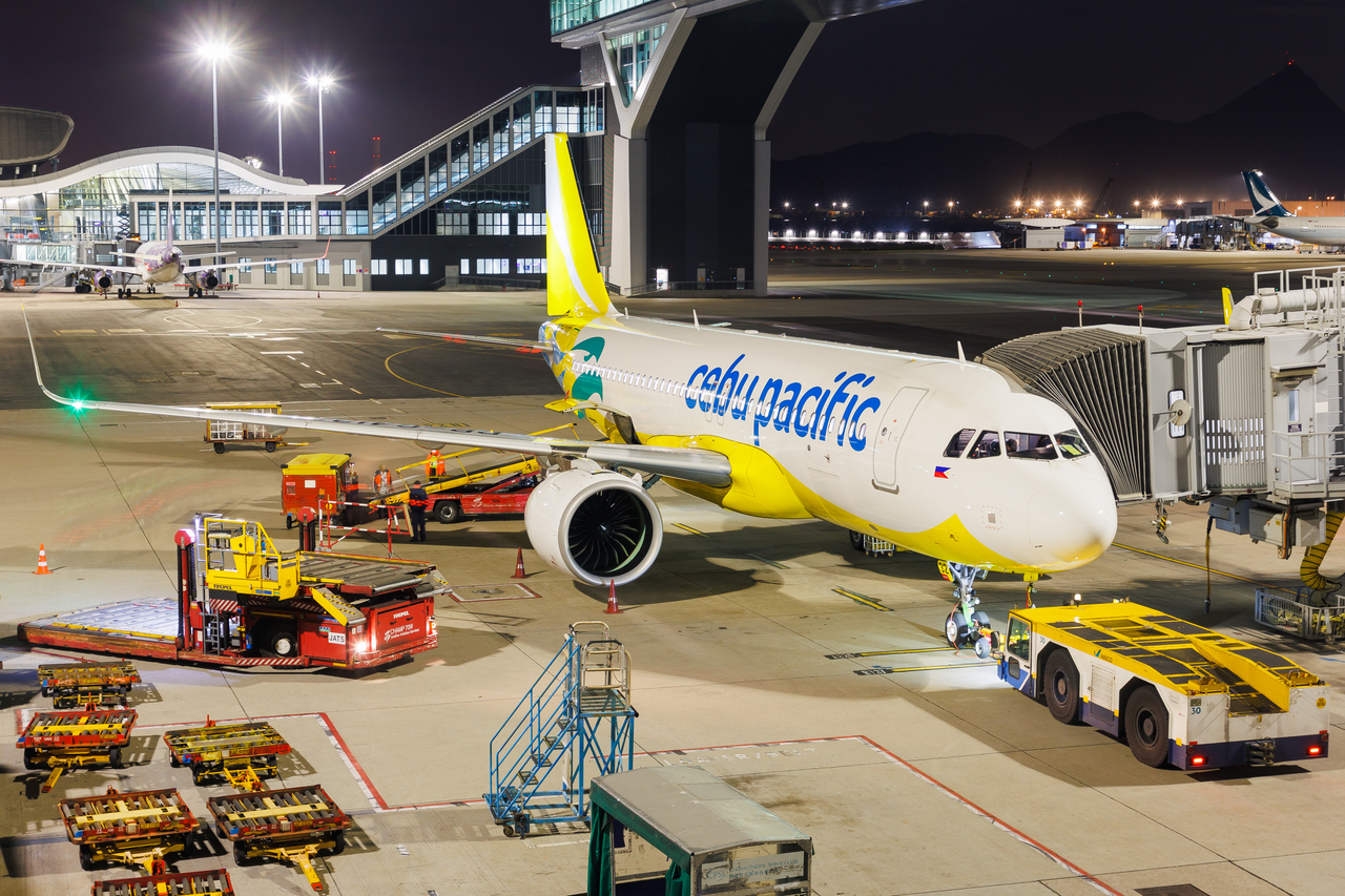Full size: Cebu Pacific Airbus A320NEO RP-C4132 at Hong Kong International Airport