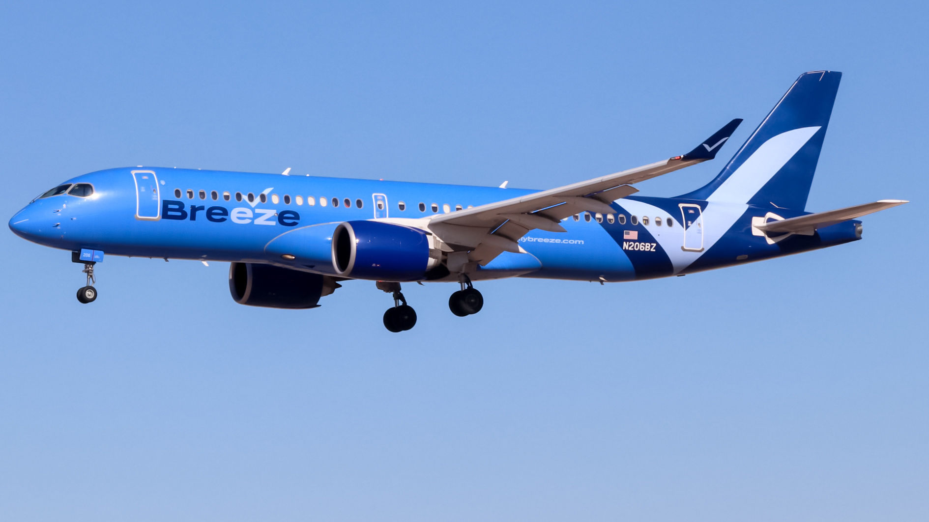 Full size: Breeze Airways Airbus A220-300 N206BZ at Harry Reid International Airport