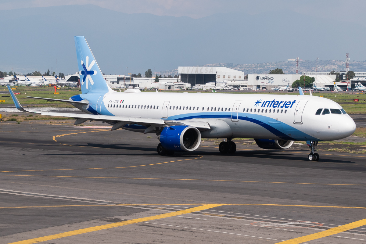 Full size: Interjet Airbus A321-200 XA-JOE at Mexico City International Airport
