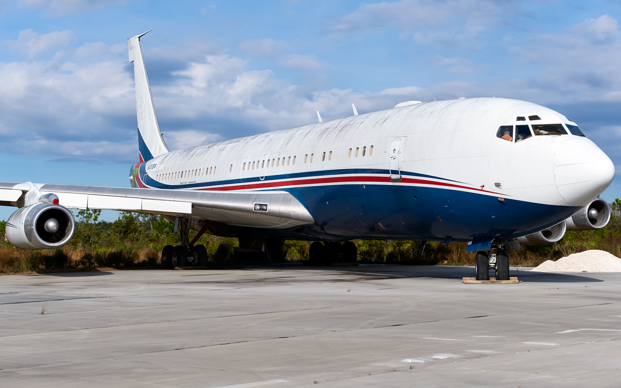 Full size: Omega Air Refueling Boeing 707 N707BN at Brunswick Golden Isles Airport