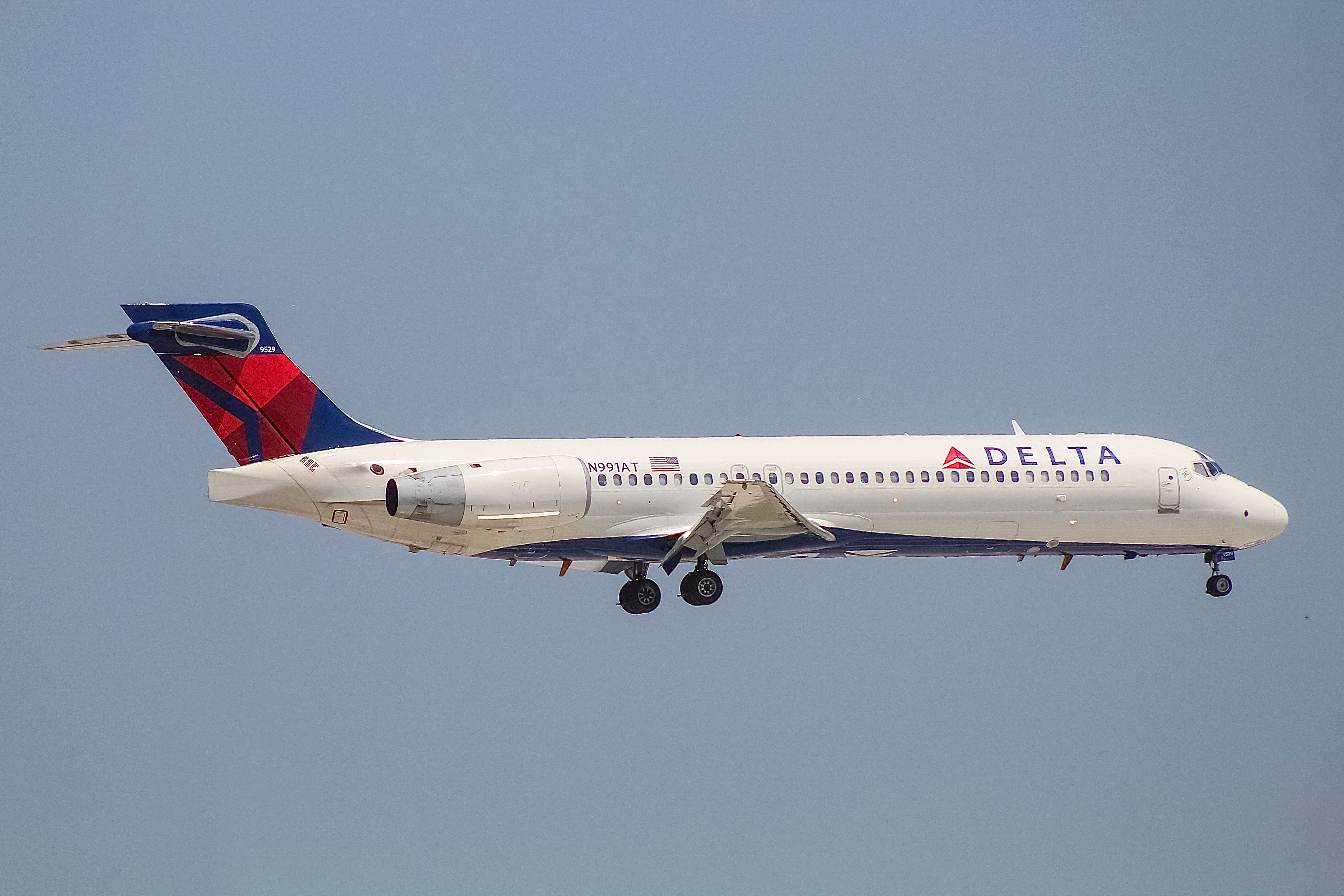 Full size: Delta Airlines Boeing 717-200 N991AT at Chicago O'Hare International Airport