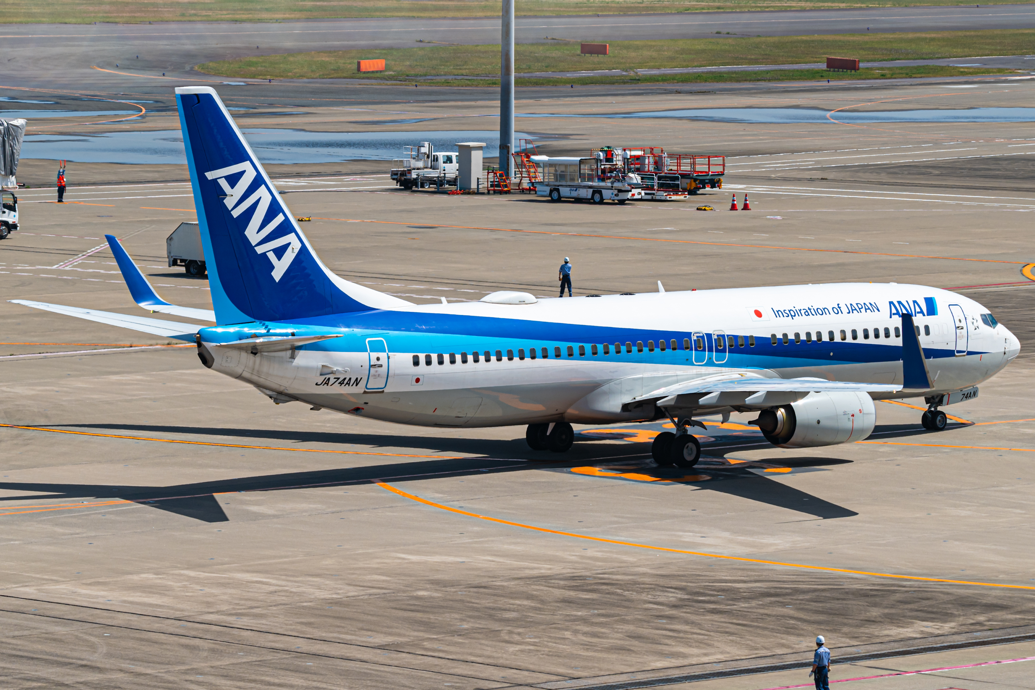 Full size: All Nippon Airways Boeing 737-800 JA74AN at Tokyo-Haneda Airport