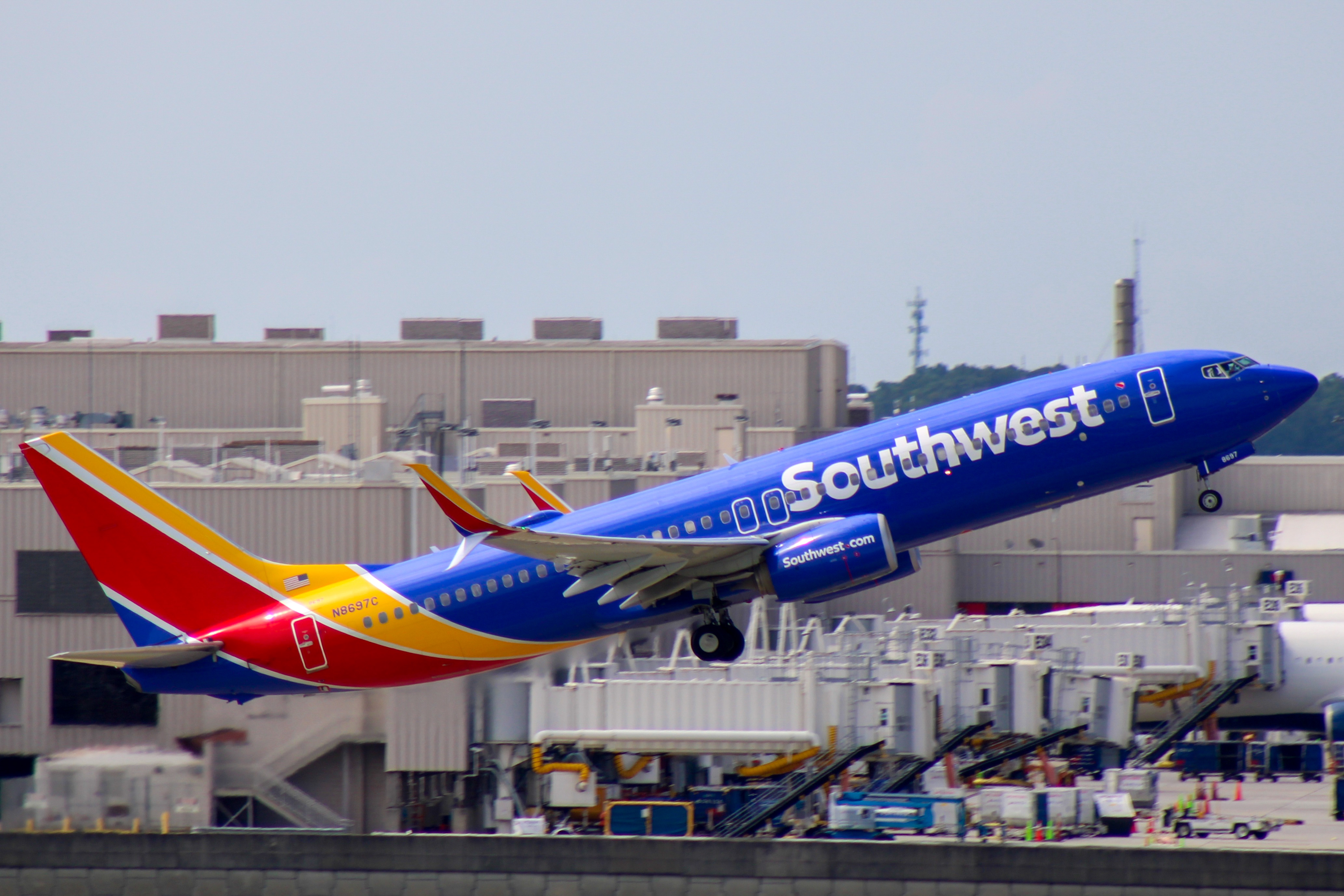 Full size: Southwest Airlines Boeing 737-800 N8697C at Hartsfield-Jackson Atlanta International Airport