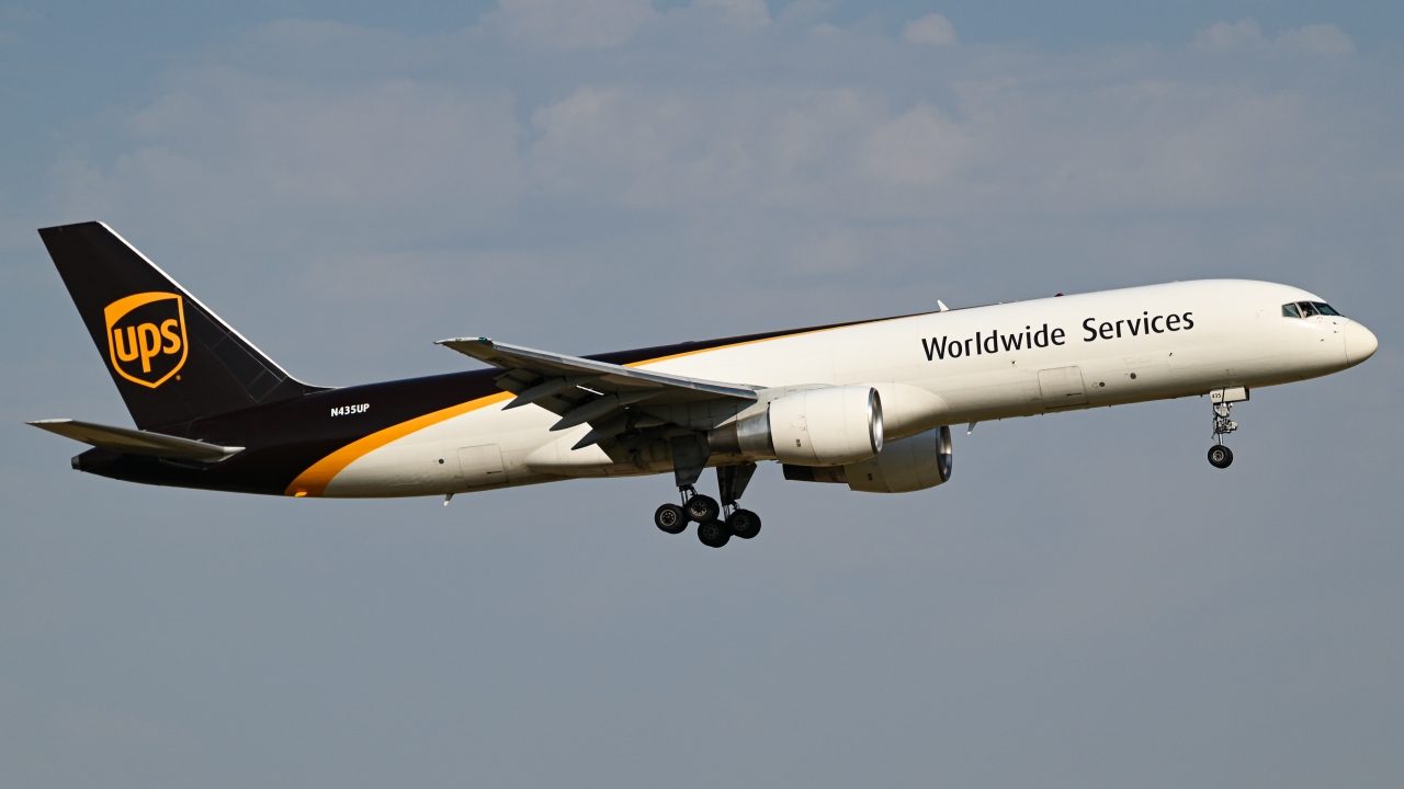 Full size: United Parcel Service Boeing 757-200F N435UP at Dallas-Fort Worth International Airport