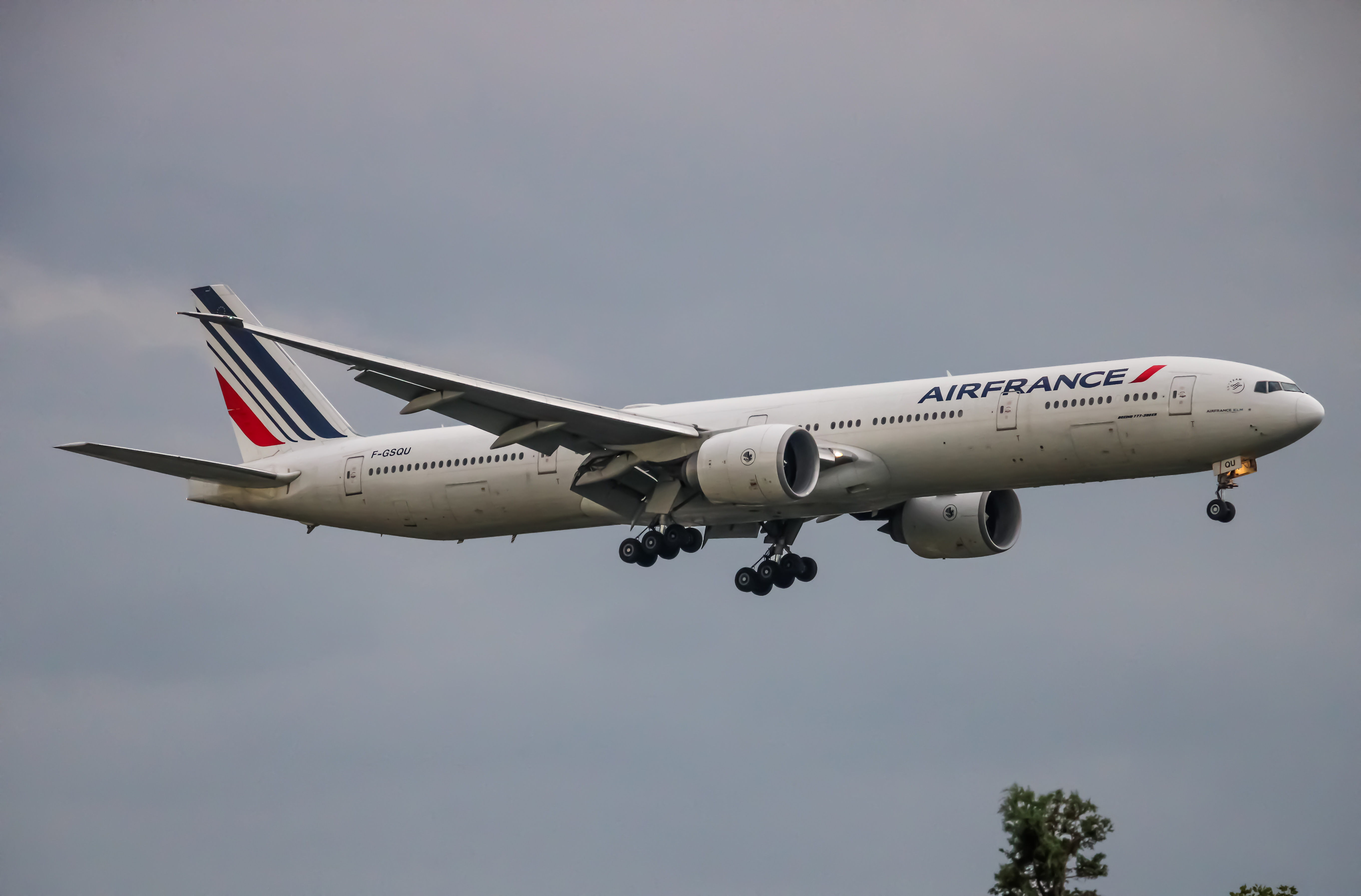 Full size: Air France Boeing 777-300ER F-GSQU at John F. Kennedy International Airport
