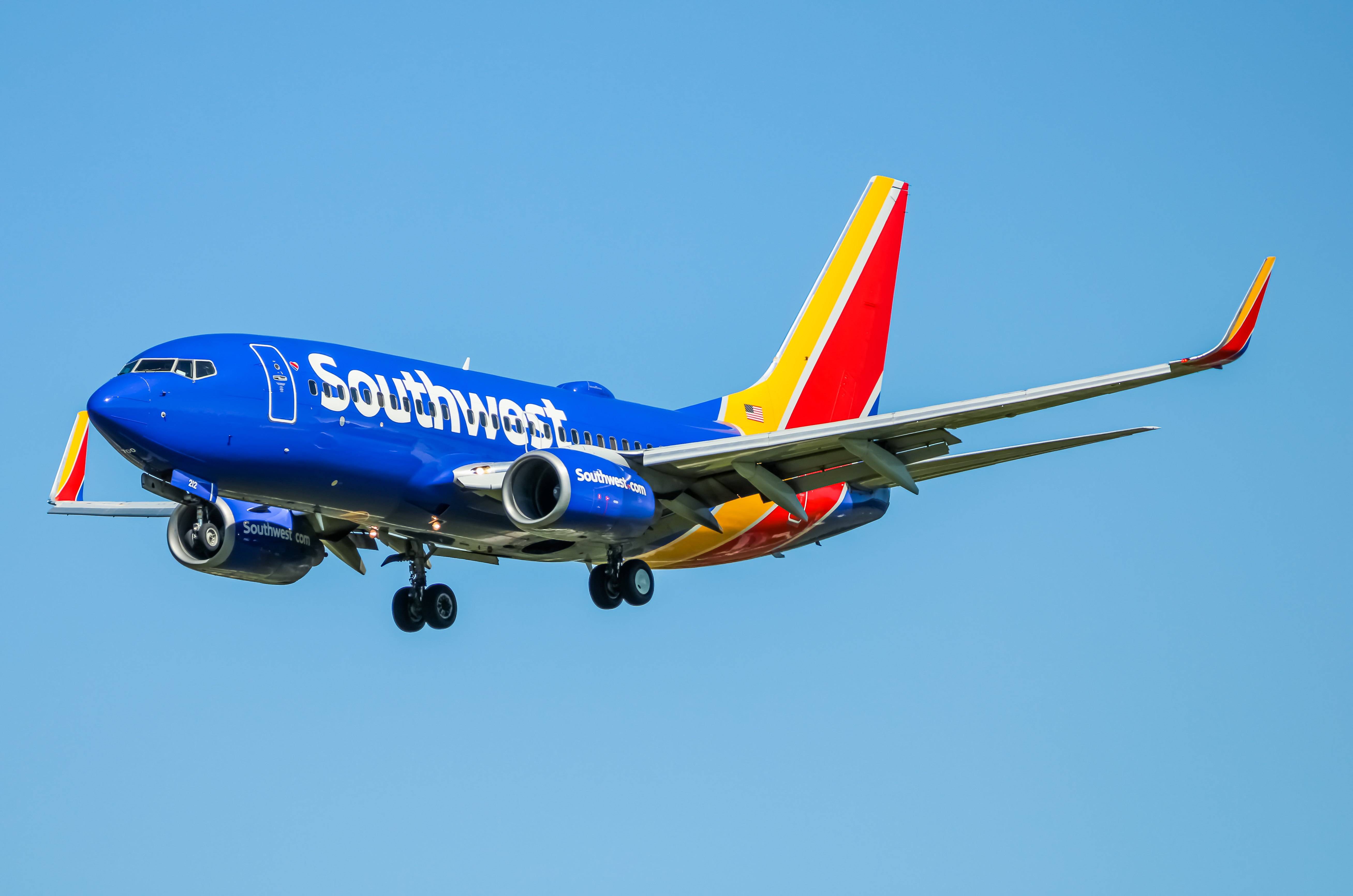 Full size: Southwest Airlines Boeing 737-700 N212WN at Baltimore/Washington International Thurgood Marshall Airport