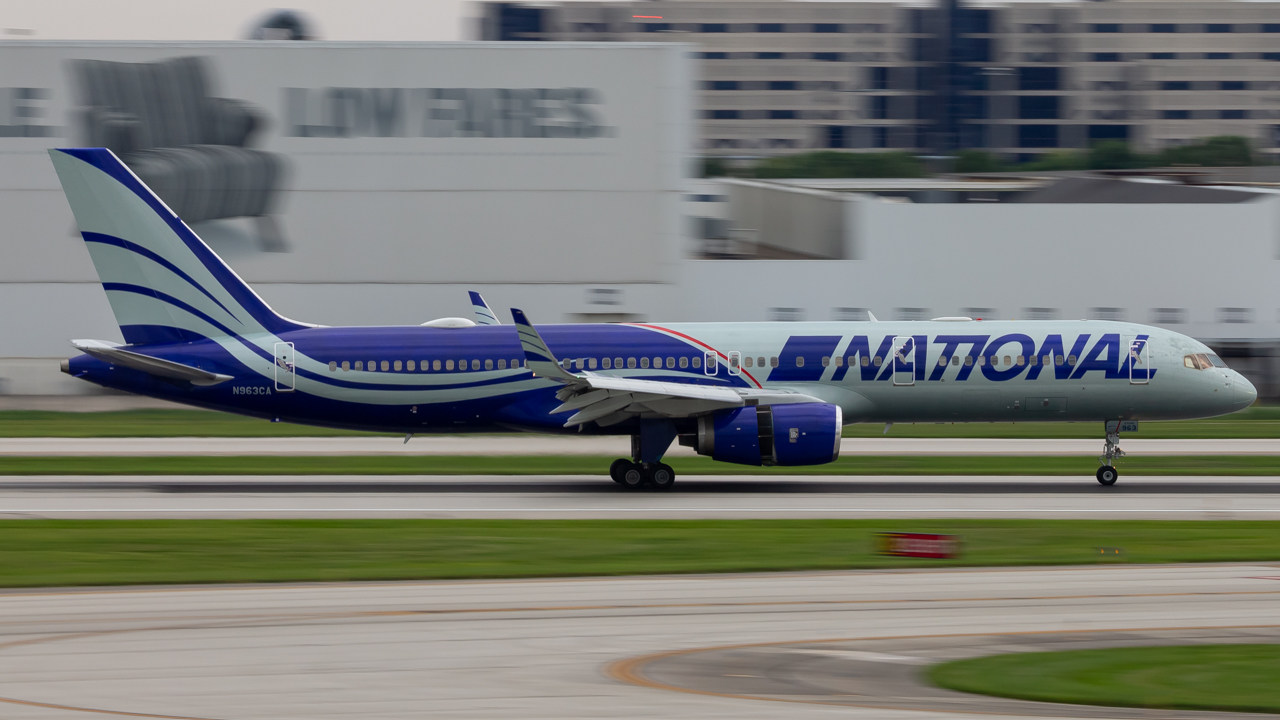 Full size: National Airlines Boeing 757-200 N963CA at John Glenn Columbus International Airport