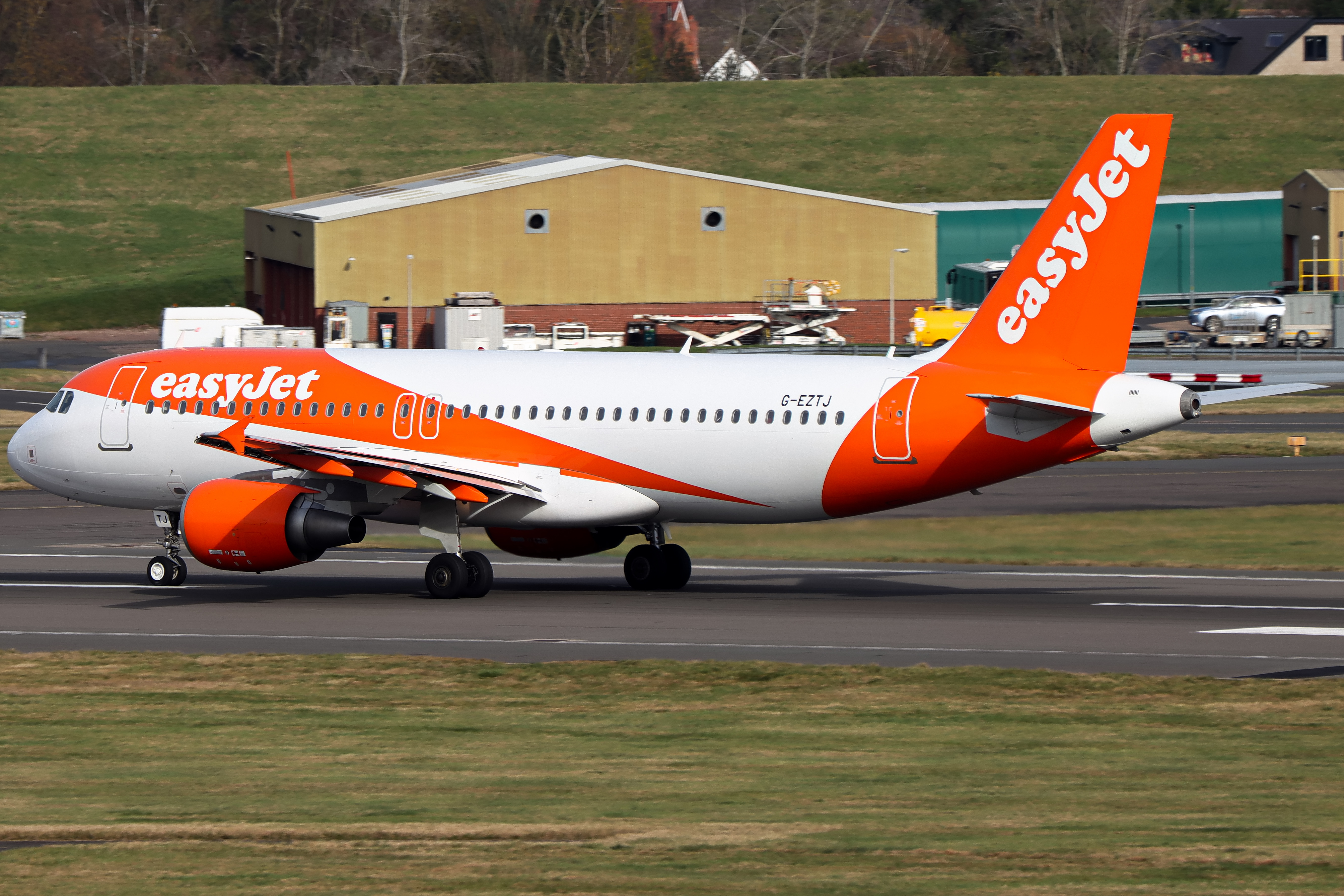 Full size: EasyJet Airbus A320 G-EZTJ at Birmingham Airport