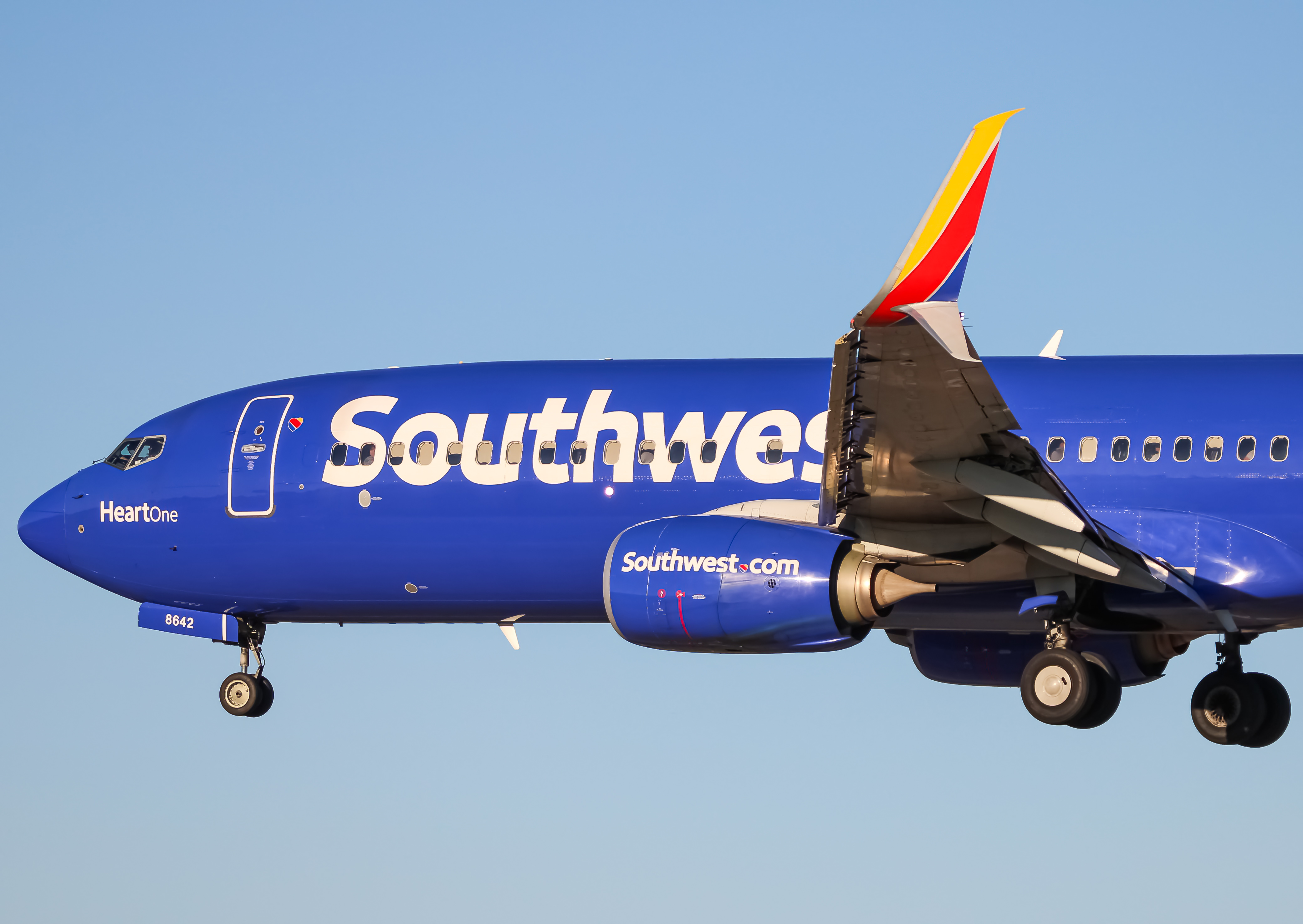 Full size: Southwest Airlines Boeing 737-800 N8642E at Baltimore/Washington International Thurgood Marshall Airport
