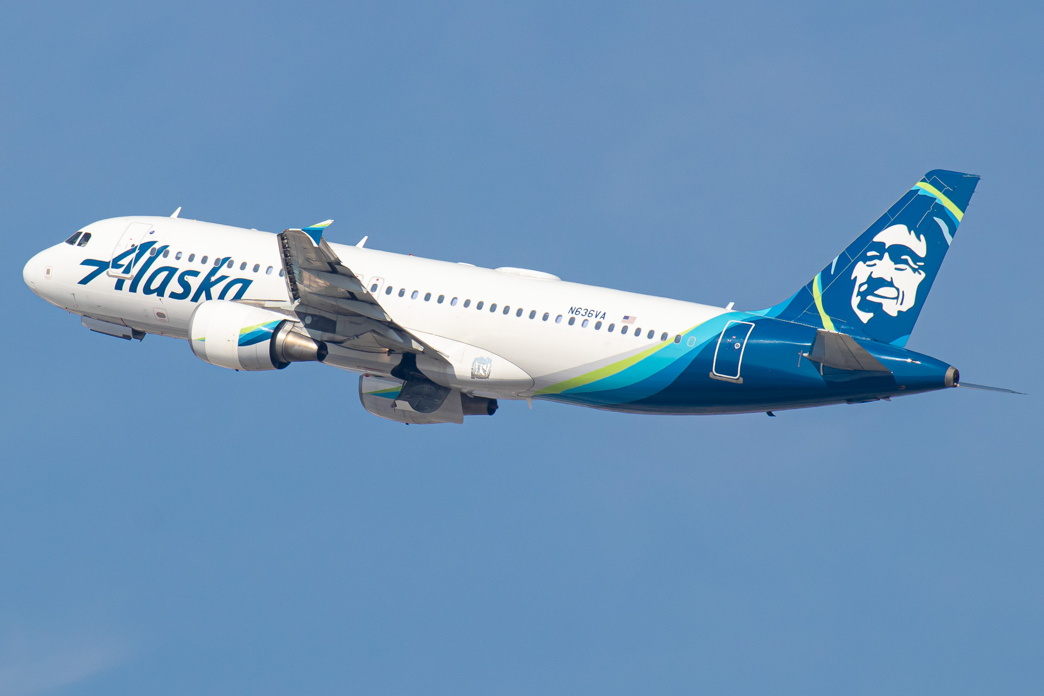 Full size: Alaska Airlines Airbus A320 N636VA at Los Angeles International Airport