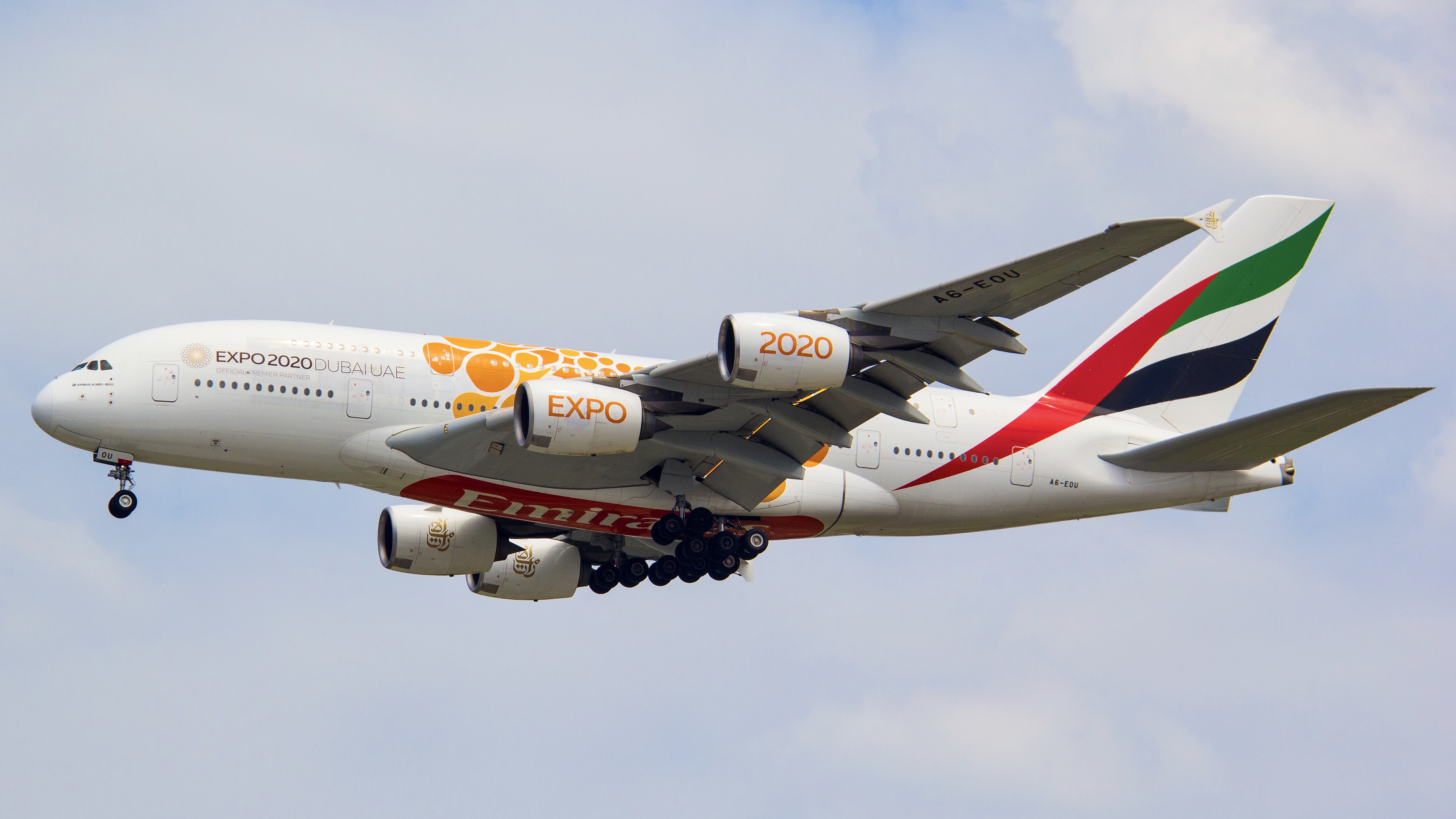 Full size: Emirates Airbus A380-861 A6-EOU at Singapore-Changi Airport