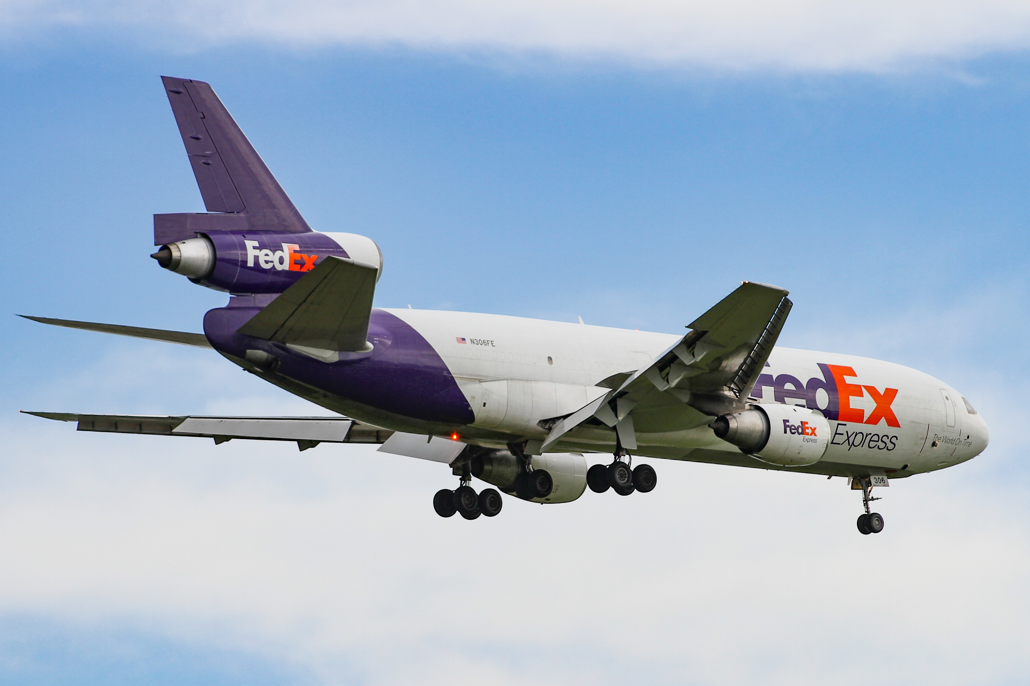 Full size: FedEx Express McDonnell Douglas MD-10F N306FE at Rickenbacker International Airport
