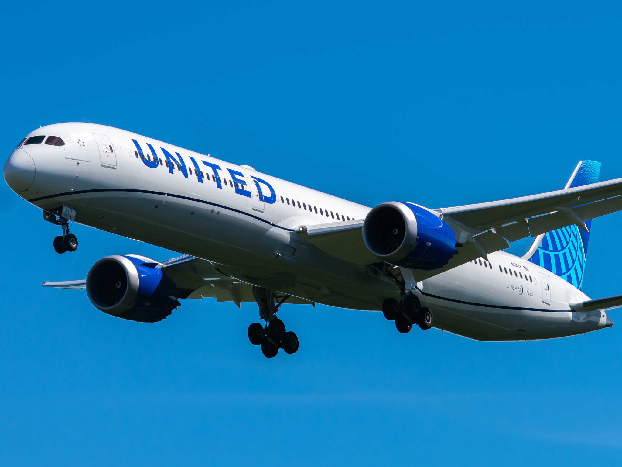 Full size: United Airlines Boeing 787-10 N13013 at Washington Dulles International Airport