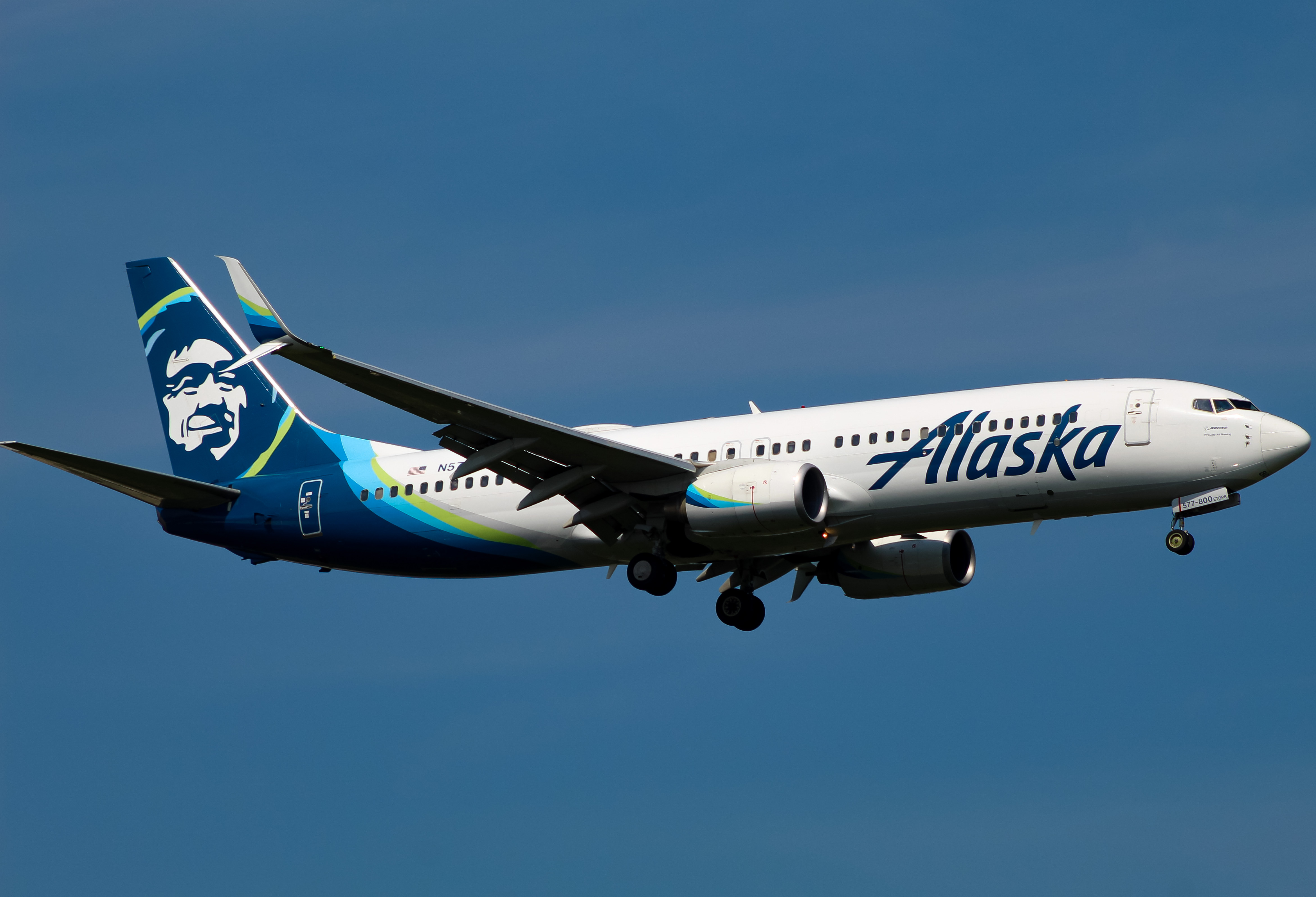 Full size: Alaska Airlines Boeing 737-800 N577AS at Washington Dulles International Airport