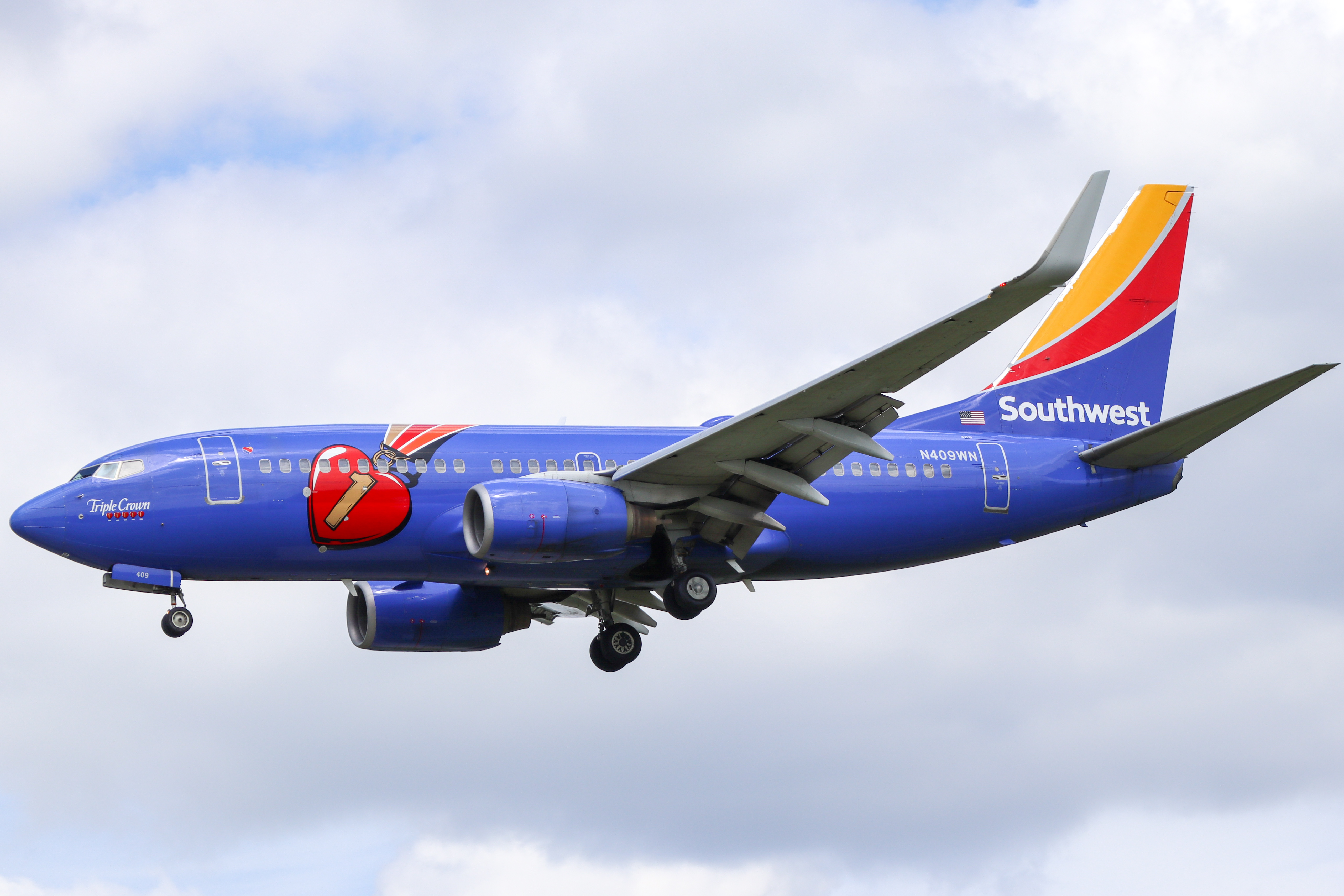 Full size: Southwest Airlines Boeing 737-700 N409WN at Baltimore/Washington International Thurgood Marshall Airport