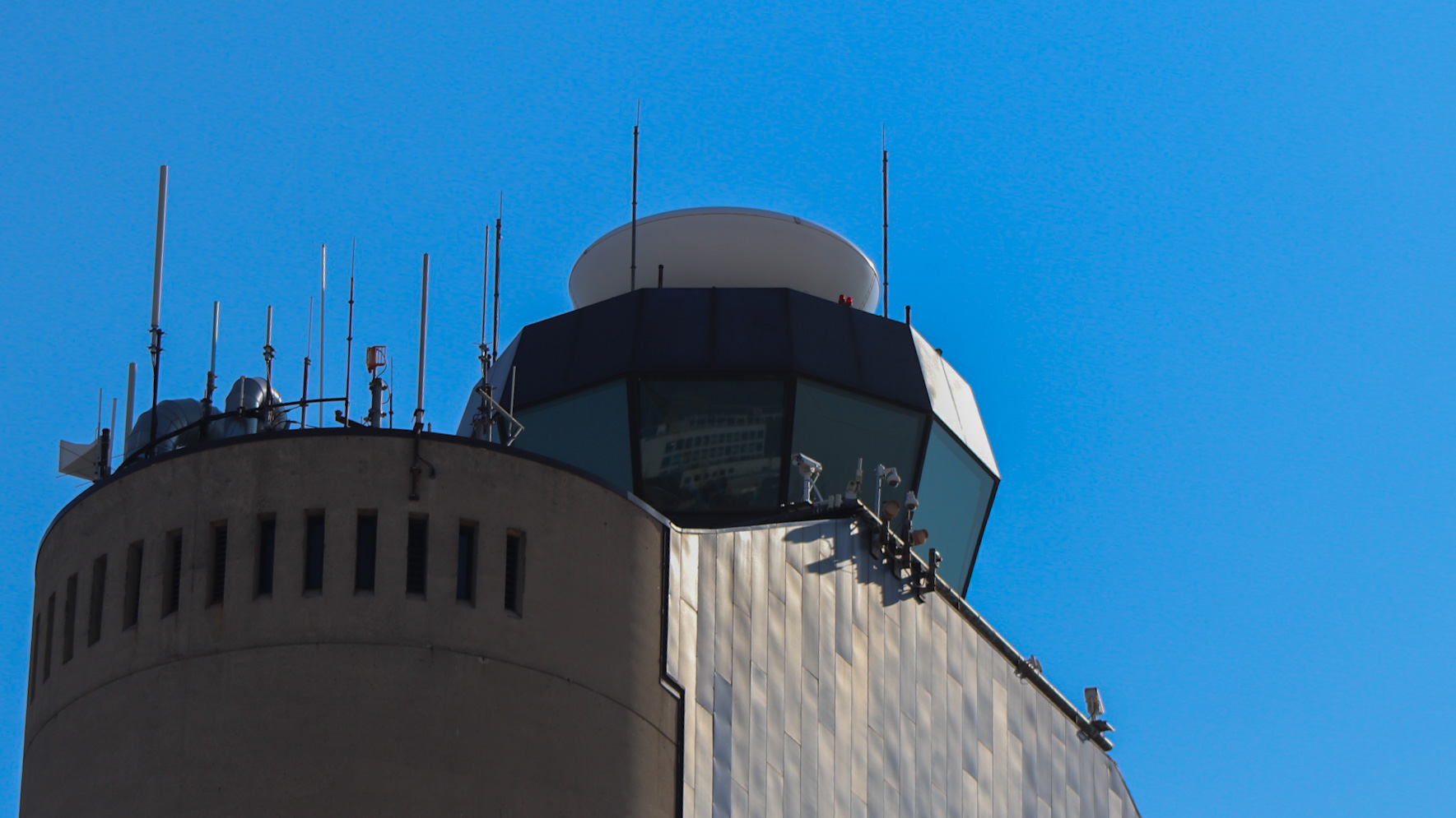 Full size: Airport Photo KBOS at General Edward Lawrence Logan International Airport