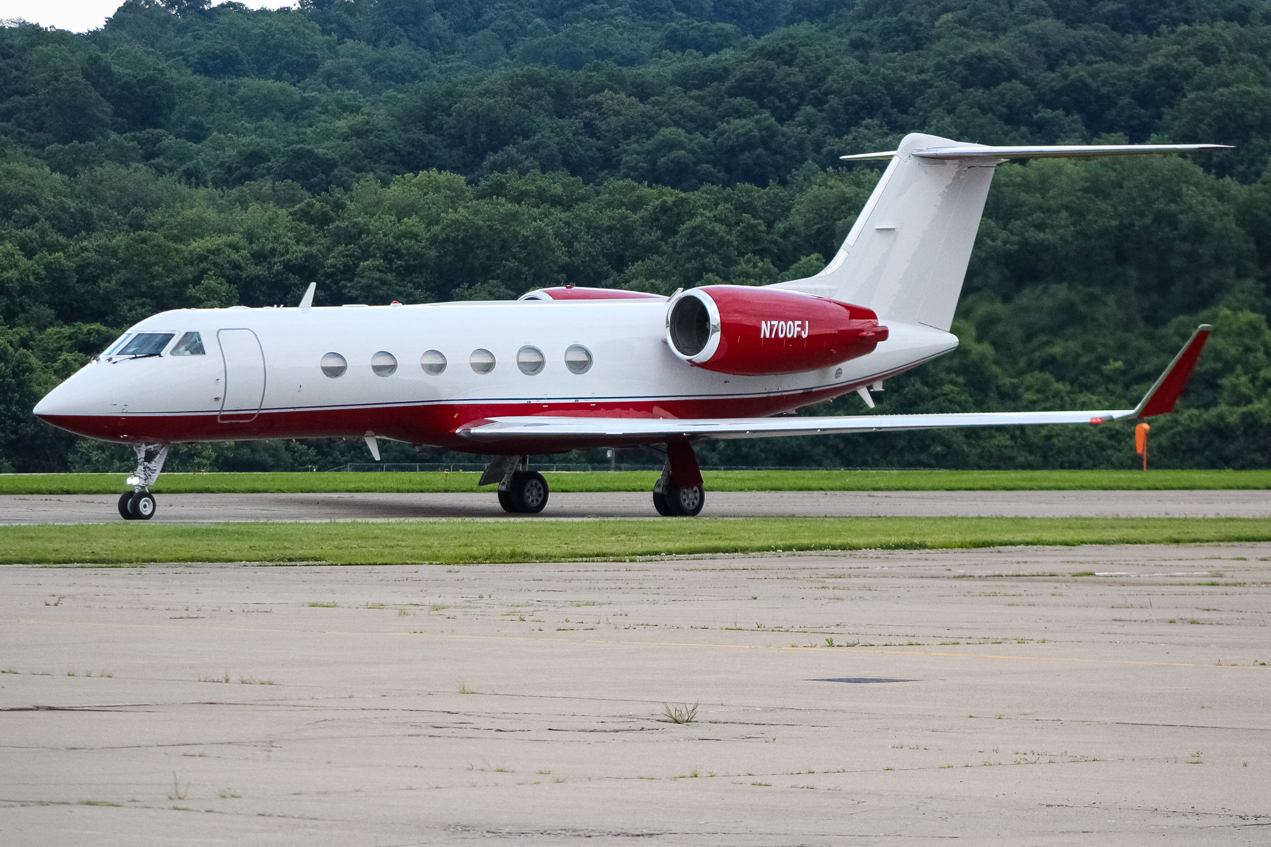 Full size: PRIVATE  Gulfstream IV N700FJ at Cincinnati Municipal Airport/Lunken Field