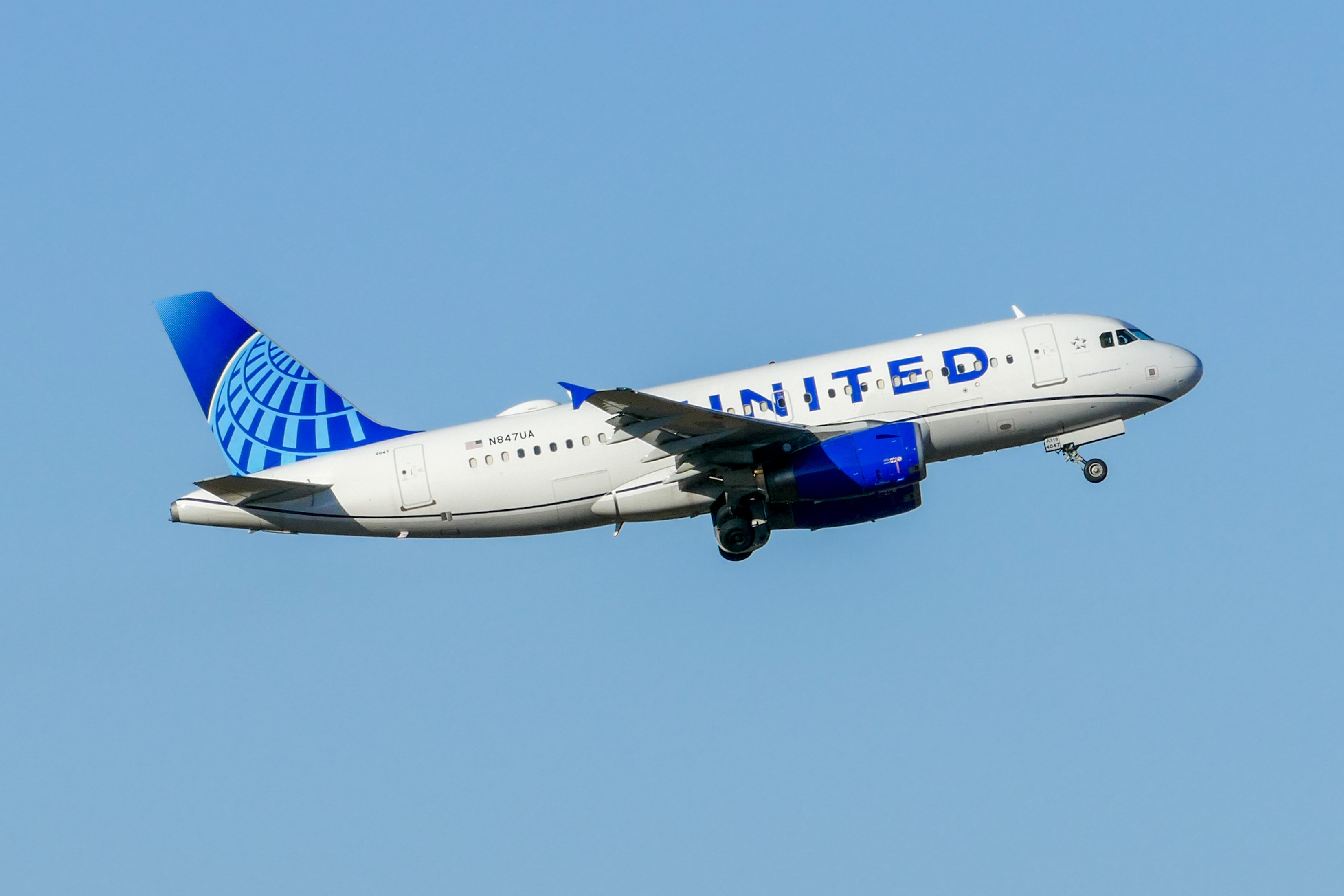 Full size: United Airlines  Airbus A319 N847UA at Austin-Bergstrom International Airport