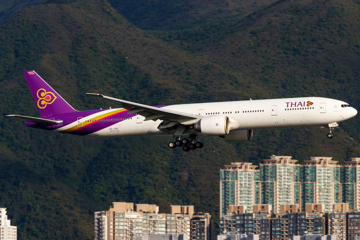Full size: Thai Airways Boeing 777-300ER HS-TKK at Hong Kong International Airport