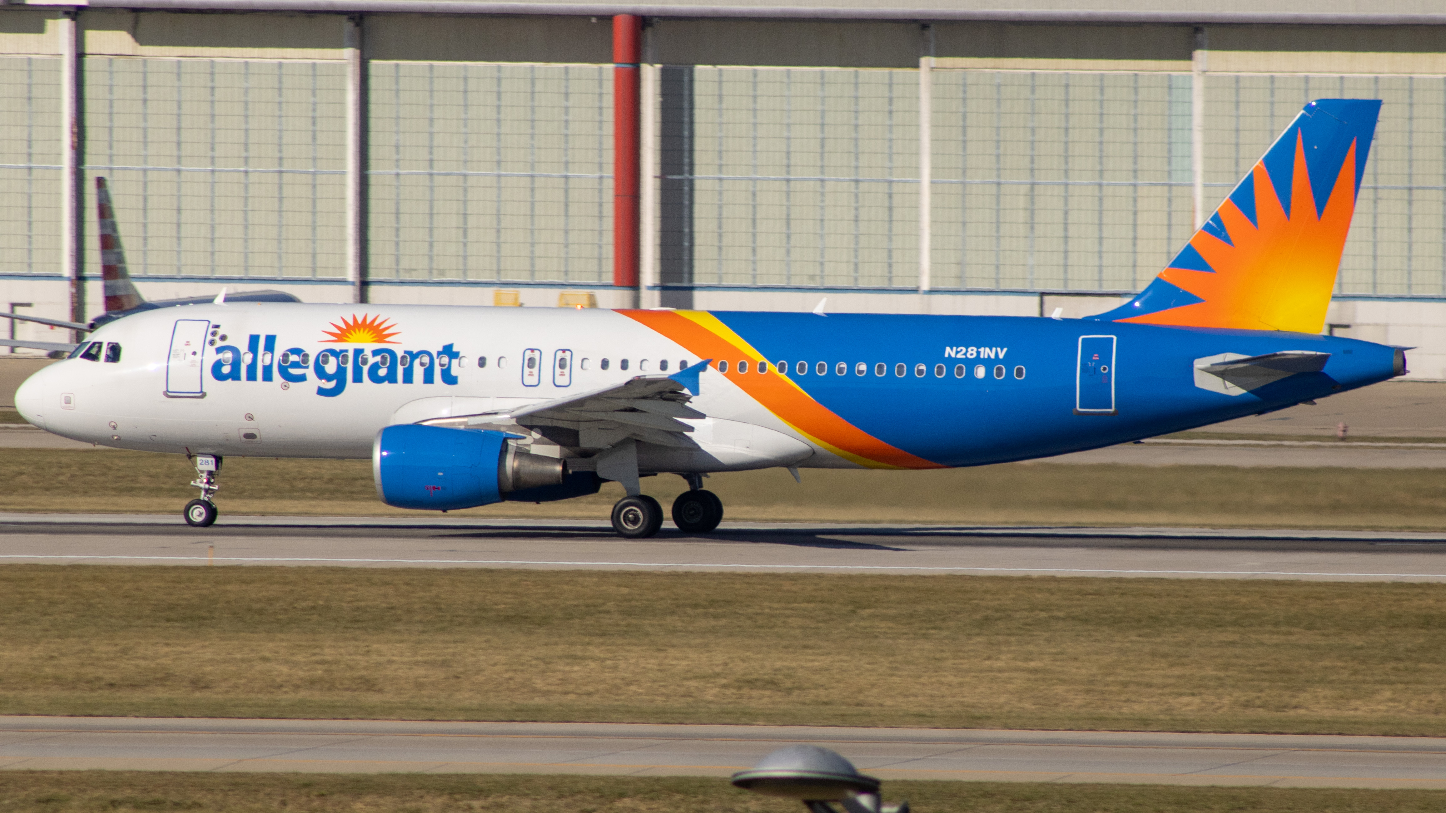 Full size: Allegiant Air Airbus A320 N281NV at Indianapolis International Airport