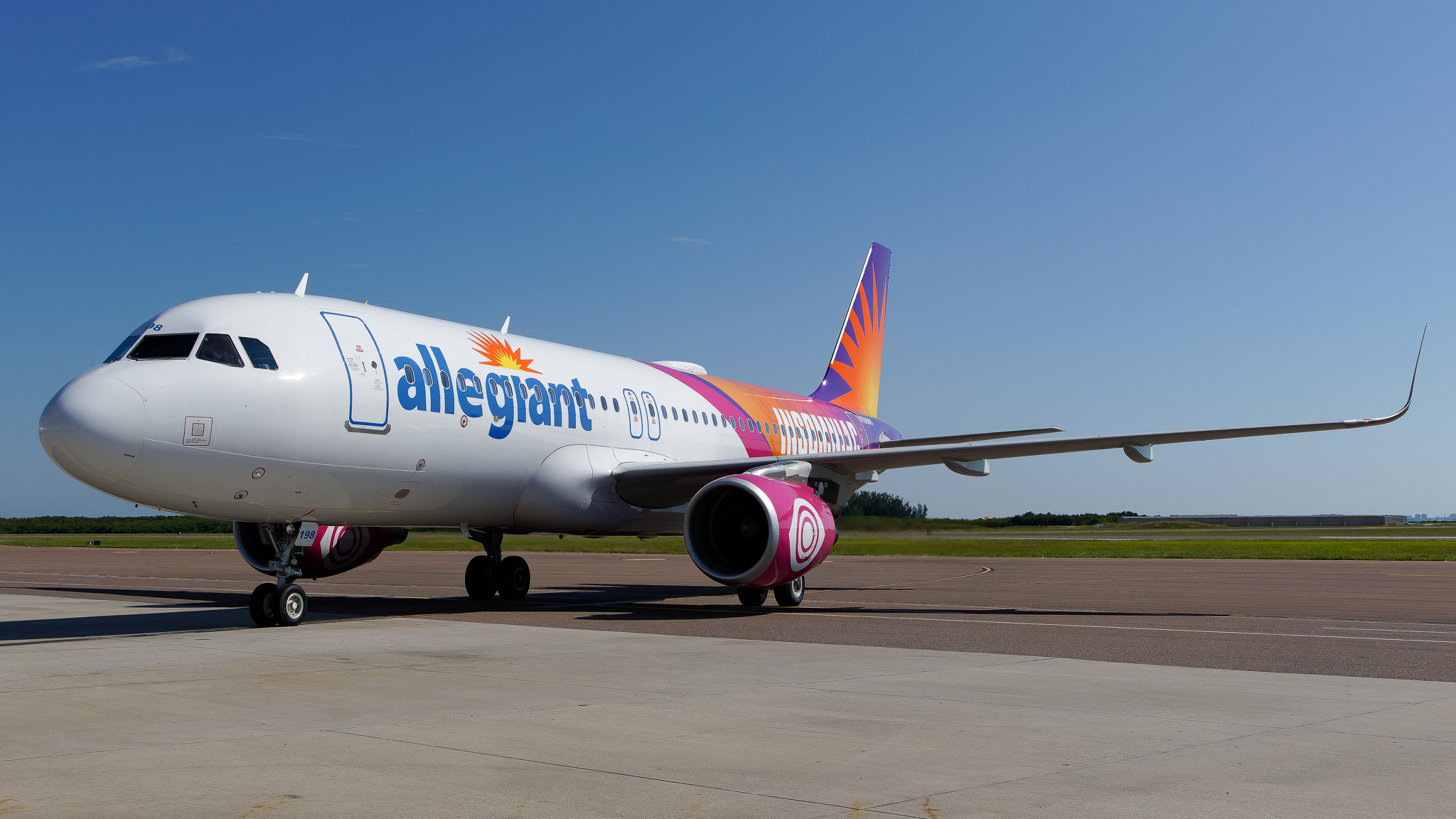 Full size: Allegiant Air Airbus A320 N198NV at St. Petersburg Clearwater International Airport