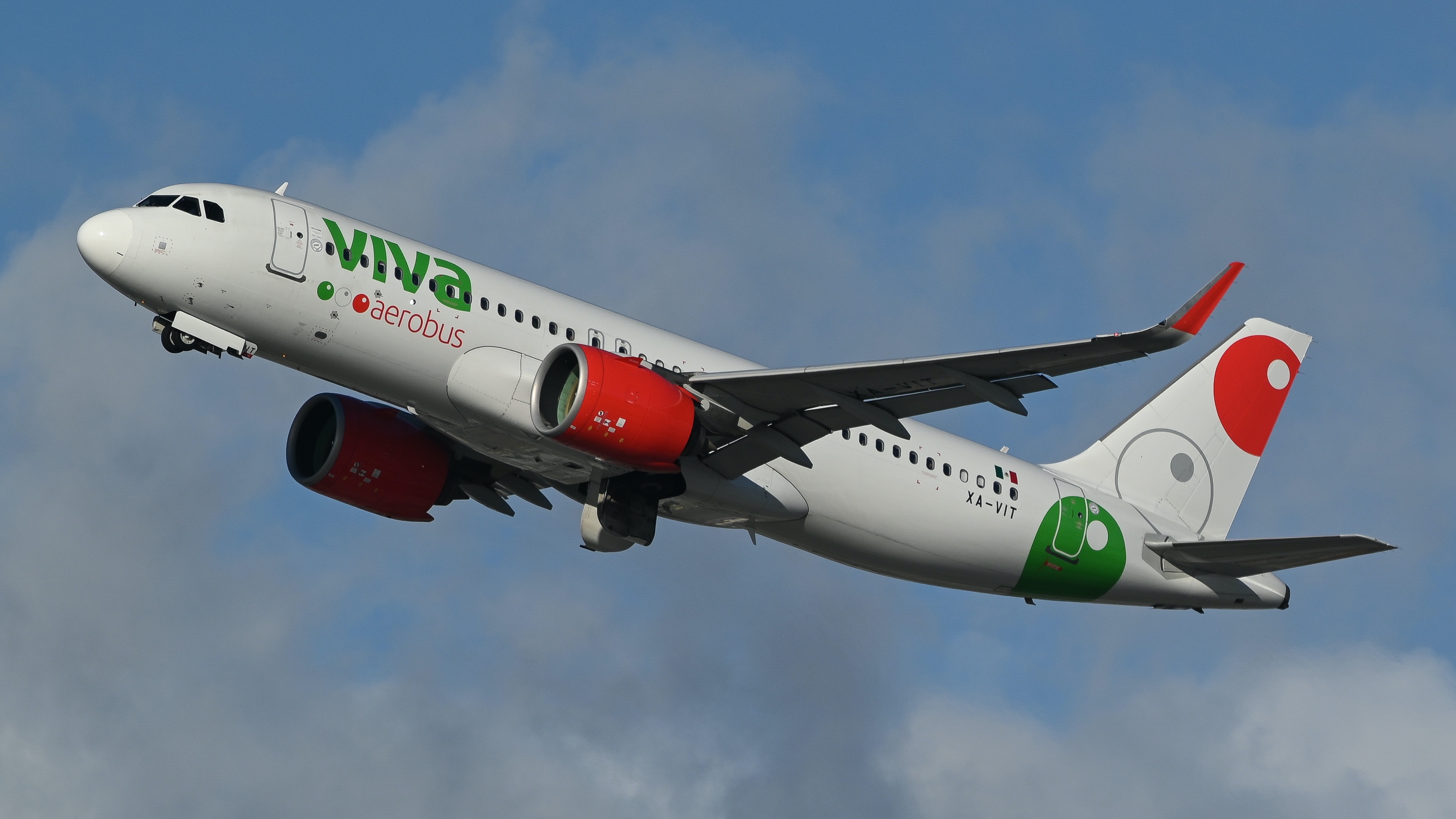 Full size: VivaAerobus Airbus A320NEO XA-VIT at Los Angeles International Airport